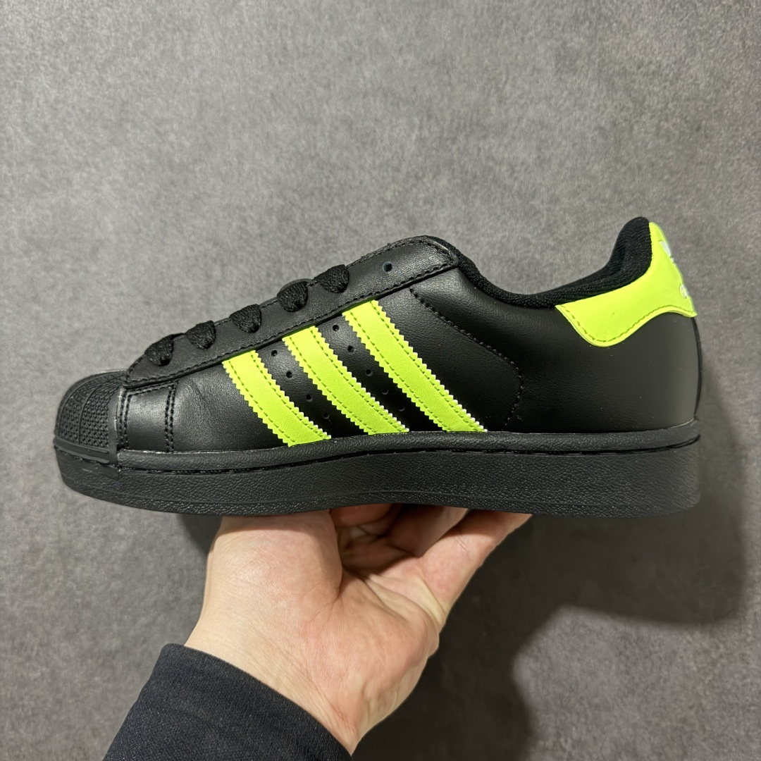 图片[2]-【H11顶级头层版】adidas originals Superstar 2 贝壳头 简约经典 舒适时尚 复古板鞋 男女同款 货号：JQ3175 全新升级版 皮料改进至头层原厂皮 原盒 原底原料 开模打造 原厂织唛鞋标 高精密准度 原楦原纸板开发 匹配原版98%以上 后跟垫棉独家呈现 反口里弧度正确 原厂鞋垫 背胶 后跟电绣针数 与正品一致 原厂皮料 原厂车缝线 质感无敌 皮料切割干净 无任何毛边 清洁度细节完美 进口港宝加持 后跟自然饱满 还原公司包裹性 鞋面采用原装数据贴合技术 全方位贴合包裹脚型 鞋跟部鞋底牵引设计 提供强大的抓地性能 更适应不同实战场地路面 尺码：35.5 36 36.5 37.5 38 38.5 39 40 40.5 41 42 42.5 43 44 45-选品中心