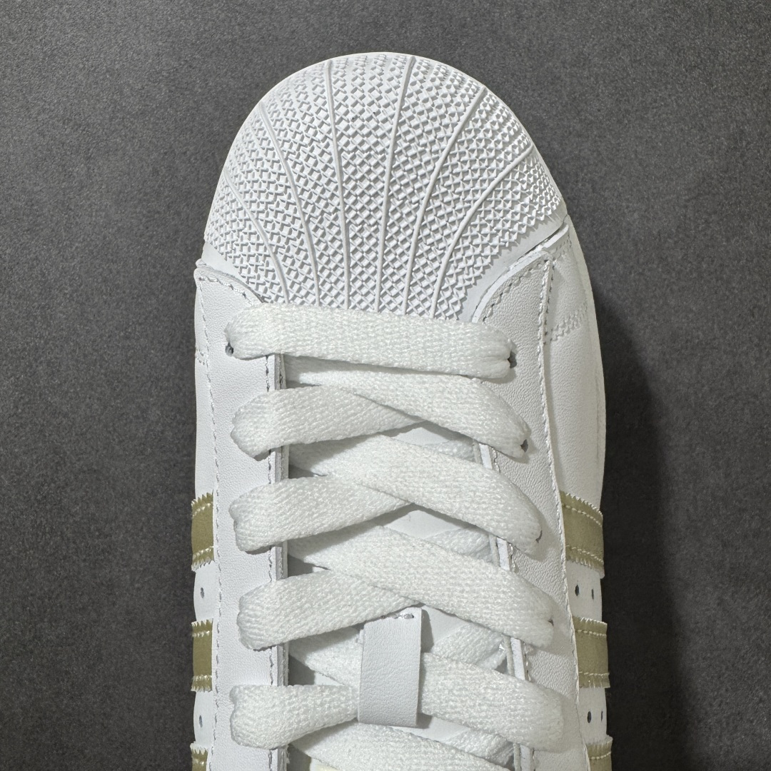 图片[8]-【H11顶级头层版】adidas originals Superstar 2 贝壳头 简约经典 舒适时尚 复古板鞋 男女同款 货号：JQ6457 全新升级版 皮料改进至头层原厂皮 原盒 原底原料 开模打造 原厂织唛鞋标 高精密准度 原楦原纸板开发 匹配原版98%以上 后跟垫棉独家呈现 反口里弧度正确 原厂鞋垫 背胶 后跟电绣针数 与正品一致 原厂皮料 原厂车缝线 质感无敌 皮料切割干净 无任何毛边 清洁度细节完美 进口港宝加持 后跟自然饱满 还原公司包裹性 鞋面采用原装数据贴合技术 全方位贴合包裹脚型 鞋跟部鞋底牵引设计 提供强大的抓地性能 更适应不同实战场地路面 尺码：35.5 36 36.5 37.5 38 38.5 39 40 40.5 41 42 42.5 43 44 45-选品中心