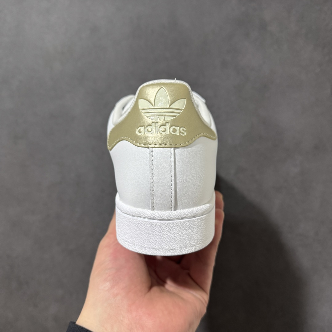图片[4]-【H11顶级头层版】adidas originals Superstar 2 贝壳头 简约经典 舒适时尚 复古板鞋 男女同款 货号：JQ6457 全新升级版 皮料改进至头层原厂皮 原盒 原底原料 开模打造 原厂织唛鞋标 高精密准度 原楦原纸板开发 匹配原版98%以上 后跟垫棉独家呈现 反口里弧度正确 原厂鞋垫 背胶 后跟电绣针数 与正品一致 原厂皮料 原厂车缝线 质感无敌 皮料切割干净 无任何毛边 清洁度细节完美 进口港宝加持 后跟自然饱满 还原公司包裹性 鞋面采用原装数据贴合技术 全方位贴合包裹脚型 鞋跟部鞋底牵引设计 提供强大的抓地性能 更适应不同实战场地路面 尺码：35.5 36 36.5 37.5 38 38.5 39 40 40.5 41 42 42.5 43 44 45-选品中心