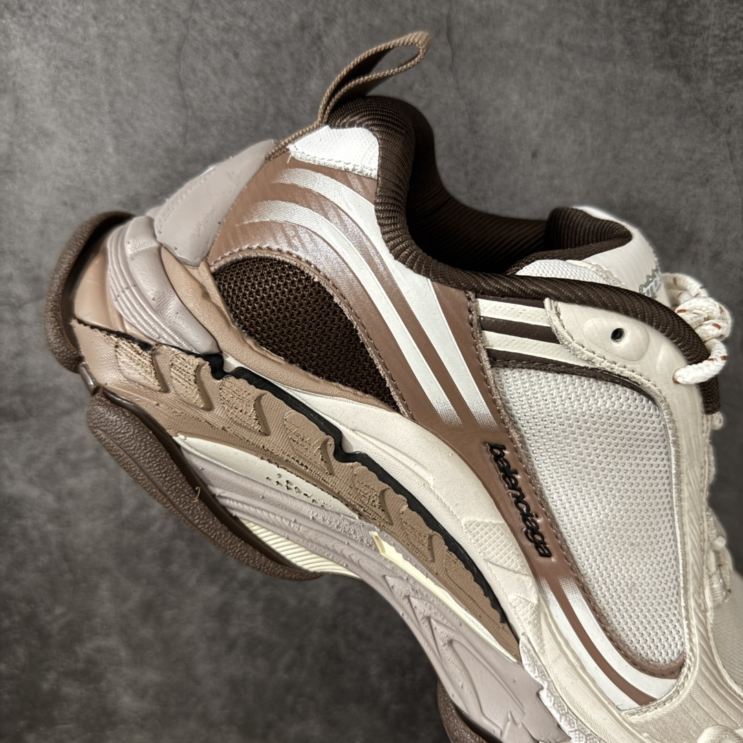 图片[7]-【XA版本】Balenciaga巴黎世家 Triple S .2 厚底系带 低帮 老爹鞋 Balenciaga是由被誉为代表二十世纪的伟大天才设计师 CristobalBalenciaga 创立的，在品牌创立的大半个世纪以来，巴黎世家一直以时尚、典雅闻名于时装界，它的主题产品有女士和男士提包、机车包、鞋子和时装，在15年王大仁卸任品牌设计师后，品牌的风格发生了翻天覆地的变化，凭借着人气超高的街头风T恤、老爹鞋等迅速霸屏各大时装周和时尚圈 货号：865849WTRS21011 尺码：35 36 37 38 39 40 41 42 43 44 45 46-选品中心