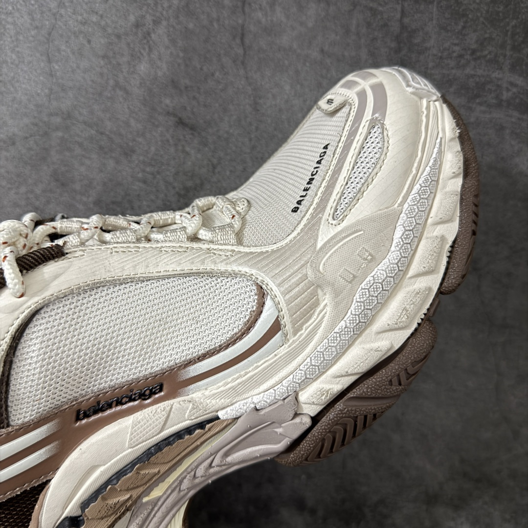 图片[6]-【XA版本】Balenciaga巴黎世家 Triple S .2 厚底系带 低帮 老爹鞋 Balenciaga是由被誉为代表二十世纪的伟大天才设计师 CristobalBalenciaga 创立的，在品牌创立的大半个世纪以来，巴黎世家一直以时尚、典雅闻名于时装界，它的主题产品有女士和男士提包、机车包、鞋子和时装，在15年王大仁卸任品牌设计师后，品牌的风格发生了翻天覆地的变化，凭借着人气超高的街头风T恤、老爹鞋等迅速霸屏各大时装周和时尚圈 货号：865849WTRS21011 尺码：35 36 37 38 39 40 41 42 43 44 45 46-选品中心