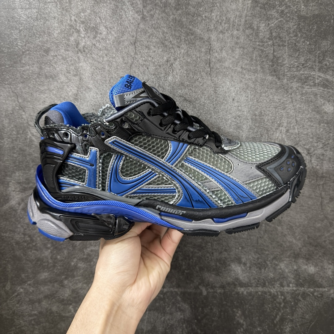 【纯原VG版本】Balenciaga Runner 巴黎世家7代 破坏风 手工做旧款复古老爹鞋 该款是通过溢胶 做旧 缝线等细节 展示了设计师 Demna的运动鞋风格 传递复古感 后侧板 翘起的鞋头 展示了 Demna 在结构上的未来构想 尺码：35 36 37 38 39 40 41 42 43 44 45 46-选品中心