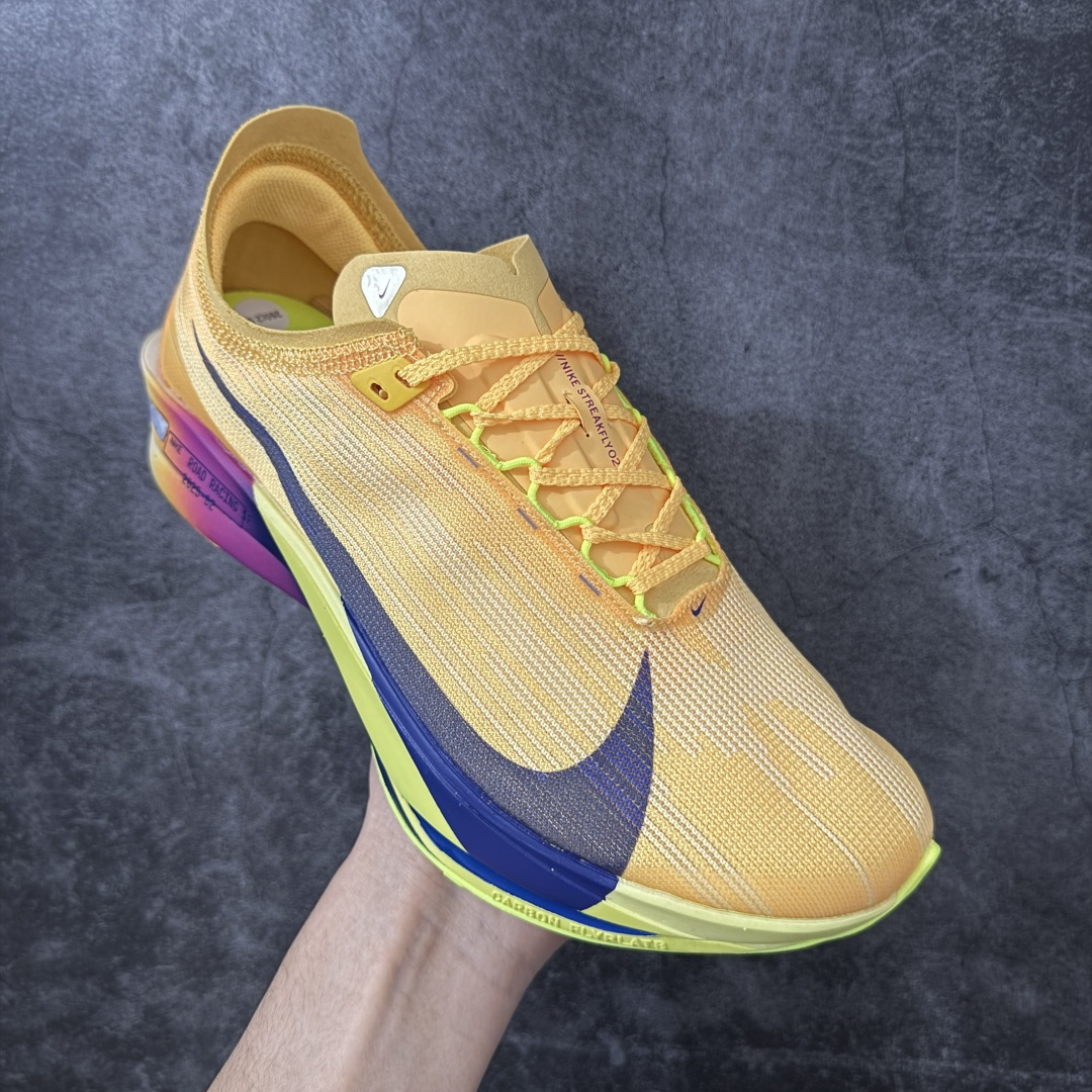 图片[3]-【碳科技纯原】耐克Nike ZoomX Streakfly 2 疾驰者2代系列低帮竞速轻质缓震透气休闲运动跑步鞋“ 市场顶级版本 跑鞋第一梯队 专业跑鞋‼️ 原标原盒 全掌真碳版 真Zoom X气垫 超薄针织鞋面 柔软缓震，nike Streakfly 2是一款专为短距离竞速设计的高性能跑鞋。日常穿着也是非常舒适，单只42码仅重126克，比前代减轻40克，接近田径钉鞋的轻盈感，适合追求速度的跑者。搭载全掌Flyplate碳纤维板，提供强劲推进力，配合ZoomX泡棉中底，能量回馈出色，滚动感顺滑。外底采用轻薄橡胶材质，抓地力出色，湿滑路面也能稳定发挥。工程精制网眼鞋面，透气性极佳，贴合脚部轮廓，减少闷热感。ZoomX泡棉中底兼顾缓震与回弹，适合短距离快速奔跑。Nike Streakfly 2是为追求速度的精英跑者或短距离竞速爱好者设计的高性能跑鞋，其轻盈、响应迅速的特点使其成为短距离比赛和训练的理想选择 货号： HF6416-800 尺码： 36 36.5 37.5 38 38.5 39 40 40.5 41 42 42.5 43 44 45 46-选品中心
