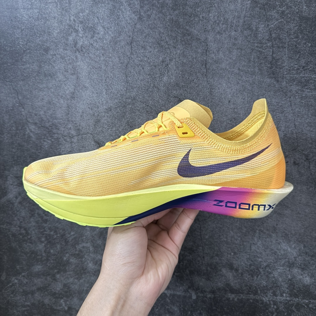 图片[2]-【碳科技纯原】耐克Nike ZoomX Streakfly 2 疾驰者2代系列低帮竞速轻质缓震透气休闲运动跑步鞋“ 市场顶级版本 跑鞋第一梯队 专业跑鞋‼️ 原标原盒 全掌真碳版 真Zoom X气垫 超薄针织鞋面 柔软缓震，nike Streakfly 2是一款专为短距离竞速设计的高性能跑鞋。日常穿着也是非常舒适，单只42码仅重126克，比前代减轻40克，接近田径钉鞋的轻盈感，适合追求速度的跑者。搭载全掌Flyplate碳纤维板，提供强劲推进力，配合ZoomX泡棉中底，能量回馈出色，滚动感顺滑。外底采用轻薄橡胶材质，抓地力出色，湿滑路面也能稳定发挥。工程精制网眼鞋面，透气性极佳，贴合脚部轮廓，减少闷热感。ZoomX泡棉中底兼顾缓震与回弹，适合短距离快速奔跑。Nike Streakfly 2是为追求速度的精英跑者或短距离竞速爱好者设计的高性能跑鞋，其轻盈、响应迅速的特点使其成为短距离比赛和训练的理想选择 货号： HF6416-800 尺码： 36 36.5 37.5 38 38.5 39 40 40.5 41 42 42.5 43 44 45 46-选品中心