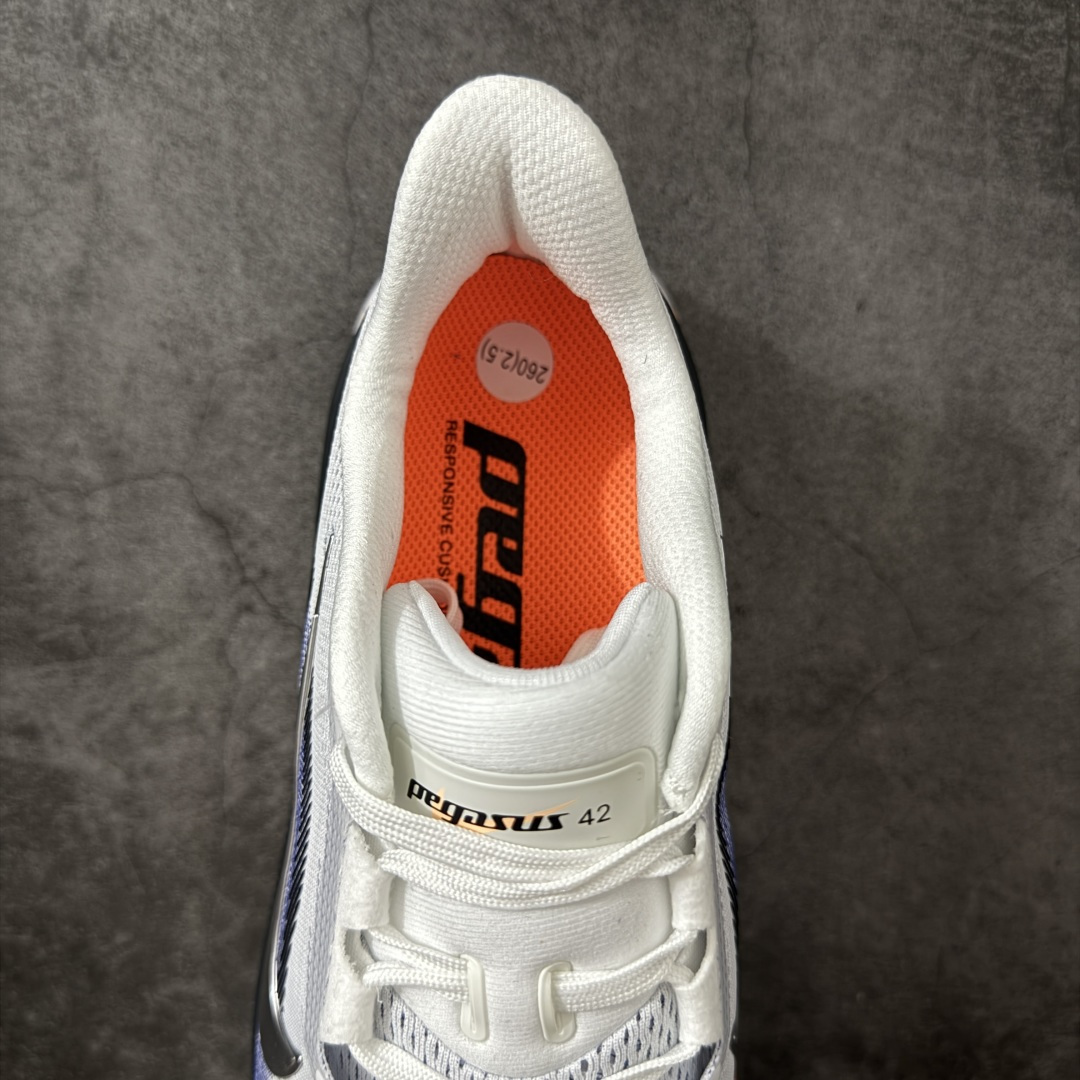 图片[7]-【RS纯原】Nike Air Zoom Pegasus 42 登月42代超级飞马系列马拉松跑步鞋 IB1873-102 平台专供 充正品质 原材料打造 中底搭载前Zoom+全掌React配置 全部原鞋开发打造 所有细节全部同步原版 全新一代拥有 Zoom Air 一如既往的稳定感和流畅感 鞋面采用工程网眼设计 为特定高热区域营造出色透气性 进一步增加鞋面的穿孔数量 让足部能够快速散热 中足搭配 Flywire 飞线 在高速运动时营造舒适稳定的贴合感 内置Zoon气垫加持 动力十足！ 尺码： 36-45-选品中心