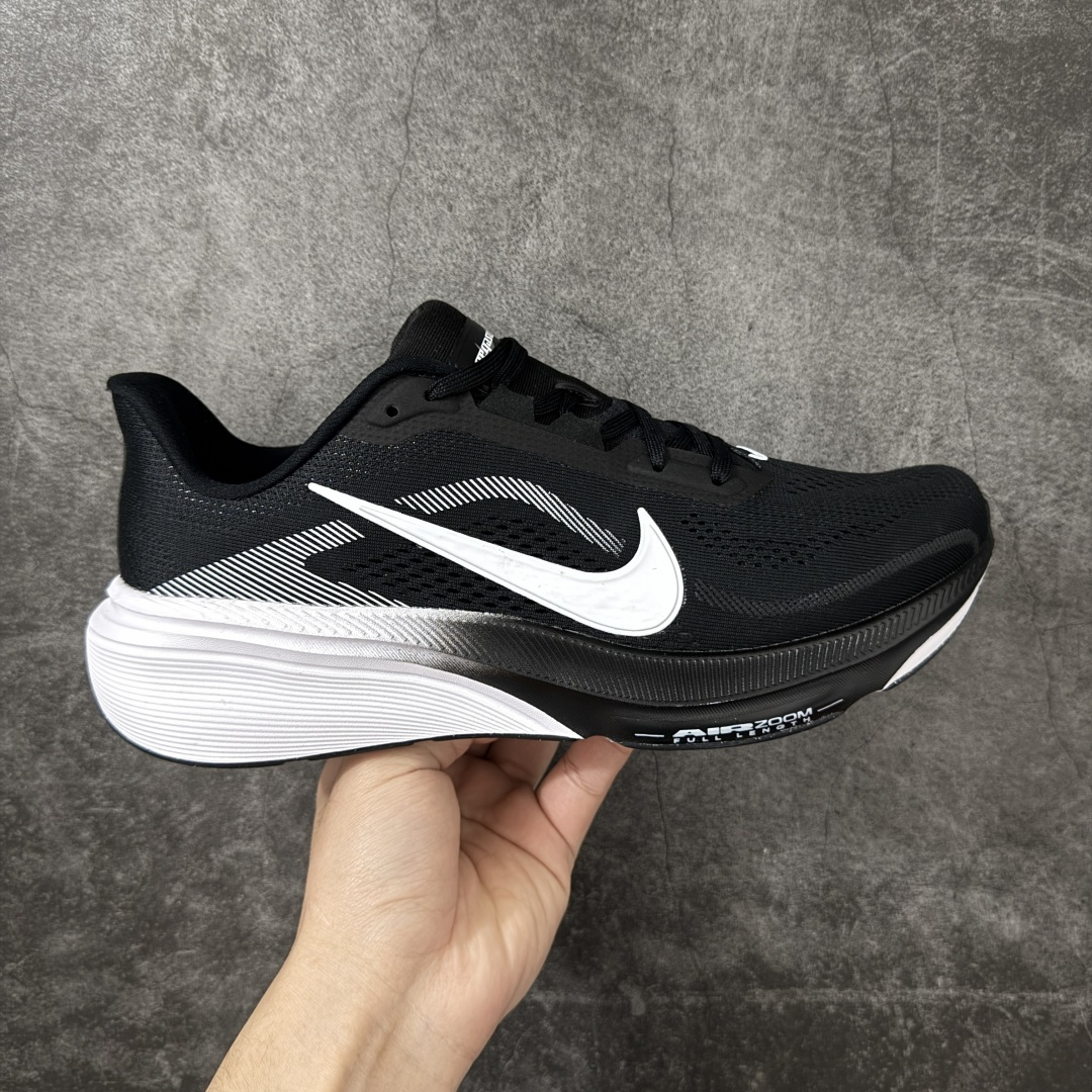 【RS纯原】Nike Air Zoom Pegasus 42 登月42代超级飞马系列马拉松跑步鞋 IB1881-001 平台专供 充正品质 原材料打造 中底搭载前Zoom+全掌React配置 全部原鞋开发打造 所有细节全部同步原版 全新一代拥有 Zoom Air 一如既往的稳定感和流畅感 鞋面采用工程网眼设计 为特定高热区域营造出色透气性 进一步增加鞋面的穿孔数量 让足部能够快速散热 中足搭配 Flywire 飞线 在高速运动时营造舒适稳定的贴合感 内置Zoon气垫加持 动力十足！ 尺码： 36-45-选品中心