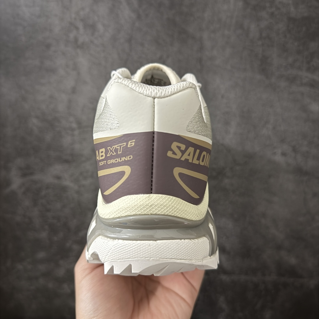 图片[4]-【纯原W1版】 Salomon XT-6 一代 萨洛蒙复古潮流户外机能登山跑鞋 米棕色 477377 纯原外贸平台特供订单 耗时半年巨作 全套原纸板楦头开发 原厂特供网布配套加持 确保原汁原味 完美呈现版型 原档数据独家私模五层组合大底 原装Ortholite轻量化鞋垫 中底布带钢印编号 原厂TPU锁扣 进口港宝加持 后跟自然饱满 还原公司包裹性 鞋面以“锯齿”状的包裹系统呈现 在基色底之下加入了各种色点缀 将公司的最新技术和时尚前卫的造型融入耐用的长跑款式中 鞋面由 TPU 薄膜制成 并焊接在高耐磨网眼上 使其既时尚又坚固 由 ACS底盘支撑 可增强稳定性和支撑力 以及由橡胶凸耳 Contragrip外底覆盖的 EVA 缓冲中底 旨在应对崎岖的地形 鞋舌上的彩色Salomon 标签、Quicklace 系统以及鞋头、鞋舌和鞋跟上的附加品牌使细节更加完美 让穿着者可以轻松驾驭户外与通勤下的任何运动生活场景 无缝鞋身户外随意纵横 颜值与脚感兼备 出街通勤 绝对非常吸睛 你值得拥有 尺码：36 36.5 37.5 38 38.5 39 40 40.5 41 42 42.5 43 44 44.5 45-选品中心
