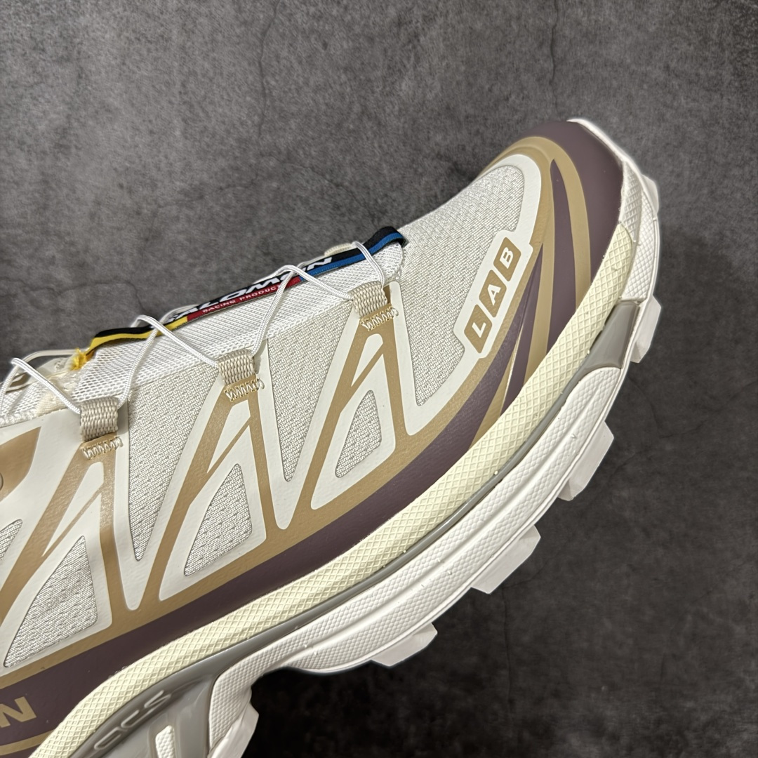 图片[6]-【纯原W1版】 Salomon XT-6 一代 萨洛蒙复古潮流户外机能登山跑鞋 米棕色 477377 纯原外贸平台特供订单 耗时半年巨作 全套原纸板楦头开发 原厂特供网布配套加持 确保原汁原味 完美呈现版型 原档数据独家私模五层组合大底 原装Ortholite轻量化鞋垫 中底布带钢印编号 原厂TPU锁扣 进口港宝加持 后跟自然饱满 还原公司包裹性 鞋面以“锯齿”状的包裹系统呈现 在基色底之下加入了各种色点缀 将公司的最新技术和时尚前卫的造型融入耐用的长跑款式中 鞋面由 TPU 薄膜制成 并焊接在高耐磨网眼上 使其既时尚又坚固 由 ACS底盘支撑 可增强稳定性和支撑力 以及由橡胶凸耳 Contragrip外底覆盖的 EVA 缓冲中底 旨在应对崎岖的地形 鞋舌上的彩色Salomon 标签、Quicklace 系统以及鞋头、鞋舌和鞋跟上的附加品牌使细节更加完美 让穿着者可以轻松驾驭户外与通勤下的任何运动生活场景 无缝鞋身户外随意纵横 颜值与脚感兼备 出街通勤 绝对非常吸睛 你值得拥有 尺码：36 36.5 37.5 38 38.5 39 40 40.5 41 42 42.5 43 44 44.5 45-选品中心