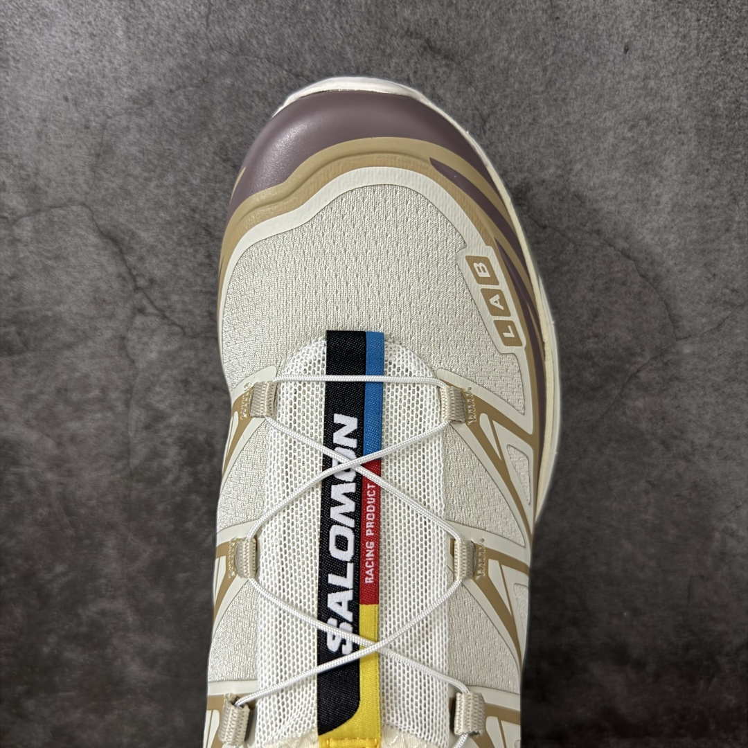 图片[5]-【纯原W1版】 Salomon XT-6 一代 萨洛蒙复古潮流户外机能登山跑鞋 米棕色 477377 纯原外贸平台特供订单 耗时半年巨作 全套原纸板楦头开发 原厂特供网布配套加持 确保原汁原味 完美呈现版型 原档数据独家私模五层组合大底 原装Ortholite轻量化鞋垫 中底布带钢印编号 原厂TPU锁扣 进口港宝加持 后跟自然饱满 还原公司包裹性 鞋面以“锯齿”状的包裹系统呈现 在基色底之下加入了各种色点缀 将公司的最新技术和时尚前卫的造型融入耐用的长跑款式中 鞋面由 TPU 薄膜制成 并焊接在高耐磨网眼上 使其既时尚又坚固 由 ACS底盘支撑 可增强稳定性和支撑力 以及由橡胶凸耳 Contragrip外底覆盖的 EVA 缓冲中底 旨在应对崎岖的地形 鞋舌上的彩色Salomon 标签、Quicklace 系统以及鞋头、鞋舌和鞋跟上的附加品牌使细节更加完美 让穿着者可以轻松驾驭户外与通勤下的任何运动生活场景 无缝鞋身户外随意纵横 颜值与脚感兼备 出街通勤 绝对非常吸睛 你值得拥有 尺码：36 36.5 37.5 38 38.5 39 40 40.5 41 42 42.5 43 44 44.5 45-选品中心