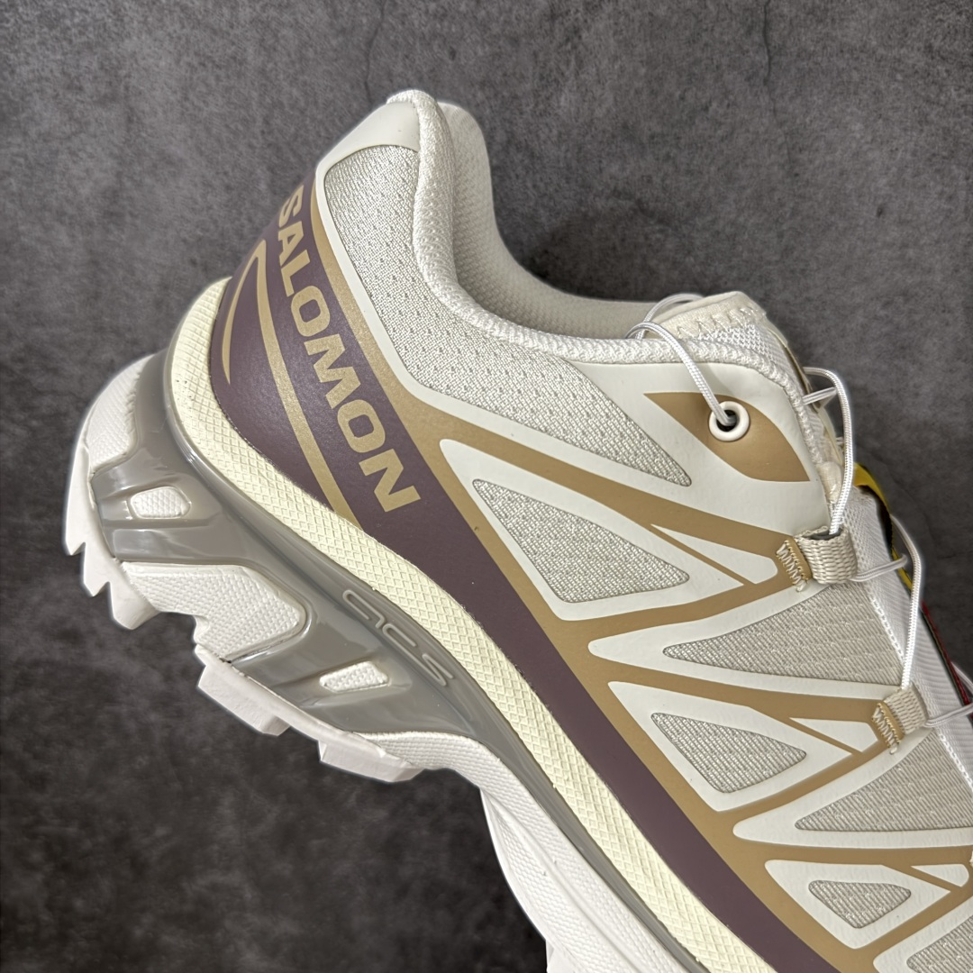 图片[7]-【纯原W1版】 Salomon XT-6 一代 萨洛蒙复古潮流户外机能登山跑鞋 米棕色 477377 纯原外贸平台特供订单 耗时半年巨作 全套原纸板楦头开发 原厂特供网布配套加持 确保原汁原味 完美呈现版型 原档数据独家私模五层组合大底 原装Ortholite轻量化鞋垫 中底布带钢印编号 原厂TPU锁扣 进口港宝加持 后跟自然饱满 还原公司包裹性 鞋面以“锯齿”状的包裹系统呈现 在基色底之下加入了各种色点缀 将公司的最新技术和时尚前卫的造型融入耐用的长跑款式中 鞋面由 TPU 薄膜制成 并焊接在高耐磨网眼上 使其既时尚又坚固 由 ACS底盘支撑 可增强稳定性和支撑力 以及由橡胶凸耳 Contragrip外底覆盖的 EVA 缓冲中底 旨在应对崎岖的地形 鞋舌上的彩色Salomon 标签、Quicklace 系统以及鞋头、鞋舌和鞋跟上的附加品牌使细节更加完美 让穿着者可以轻松驾驭户外与通勤下的任何运动生活场景 无缝鞋身户外随意纵横 颜值与脚感兼备 出街通勤 绝对非常吸睛 你值得拥有 尺码：36 36.5 37.5 38 38.5 39 40 40.5 41 42 42.5 43 44 44.5 45-选品中心