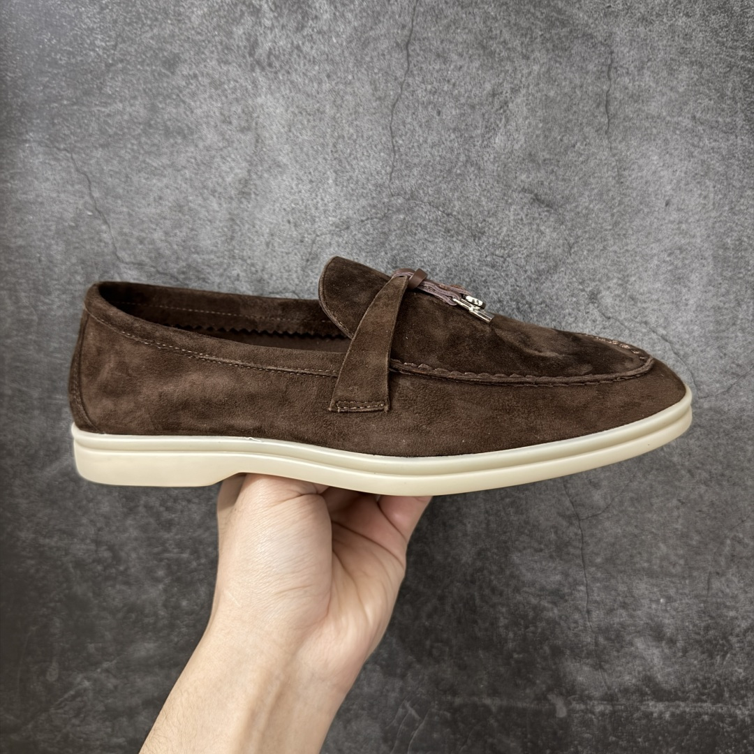 【莞产顶级版】Loro Piana LP乐悠翩雅25 舒适锁头乐福鞋 研究了四个月终于可量产完全复刻💯 徒步五万步不脚疼的鞋 LP是意大利顶级奢侈品牌 低调奢华 设计都是一贯纯色系 简单、细节巧妙、清新脱俗！ 不想满大街撞款的可以看看这个品牌、ins、小红书随处可见这个品牌的身影 ！原版一比一定制 细节处理很好‼️ 面部：进口鹿皮反毛羊皮 垫脚：牛皮垫脚 大底：原版耐磨高弹牛筋底 尺码：35 36 37 38 39 40后续出男码-选品中心