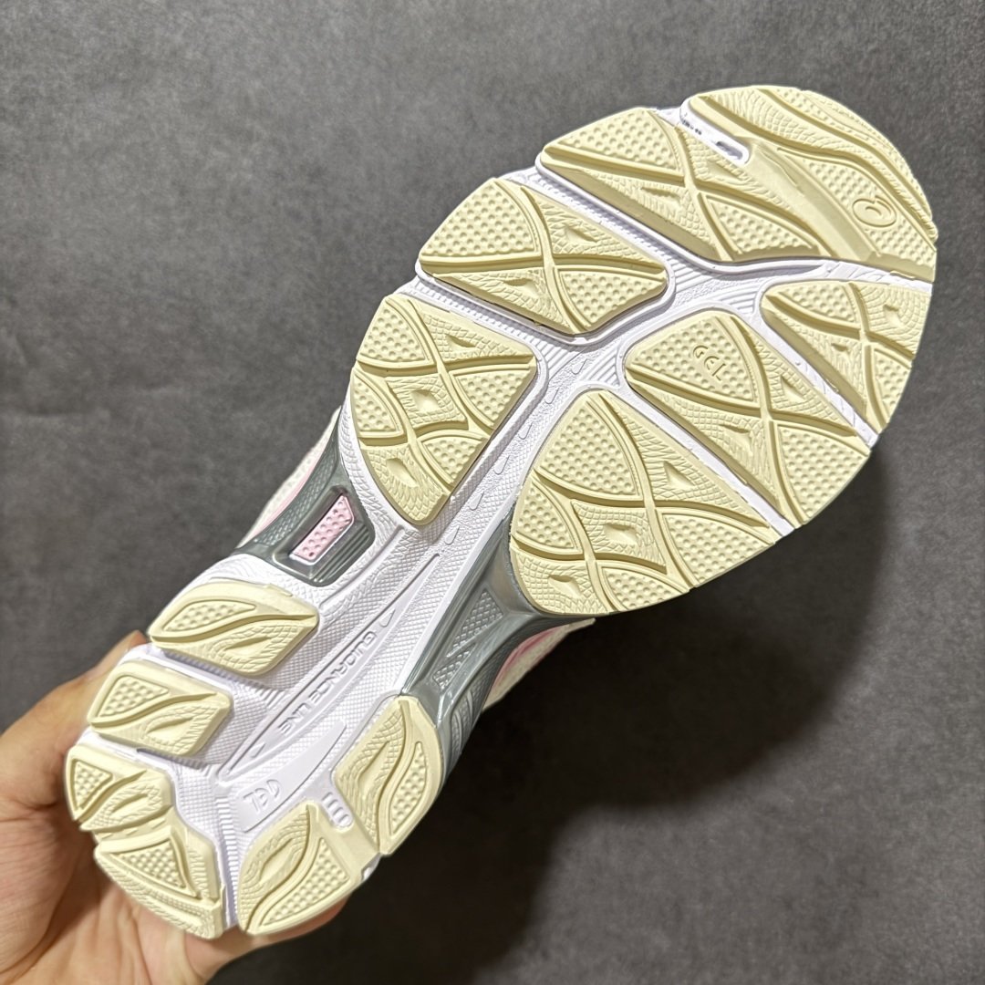 ASICS GEL-NYC 亚瑟士 透气网眼鞋面 配合部分合成革材质 采用全新AHAR+橡胶材质 更加耐