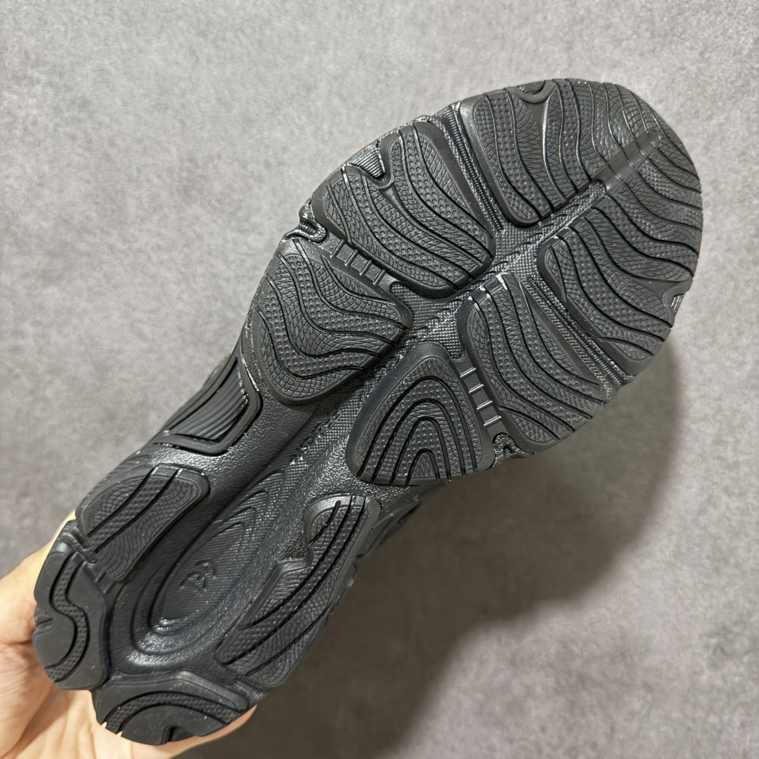图片[9]-【公司级】Asics Gel-NYC 2.0亚瑟士运动休闲透气专业跑鞋 鞋面采用反绒皮与网布拼接 透气舒适兼具休闲时尚 结合简明的配色 展现品牌的传承 及引领复古流行的主题 虎爪造型的LOGO 鞋身稳定包裹系统 支撑鞋身 经典宽大鞋型配备防偏移设计 提升包裹性 穿着舒适 鞋面透气孔设计 提供透气性 货号： 1203A896-200 尺码：36 37 37.5 38 39 39.5 40 40.5 41.5 42 42.5 43.5 44 45 46 47-选品中心