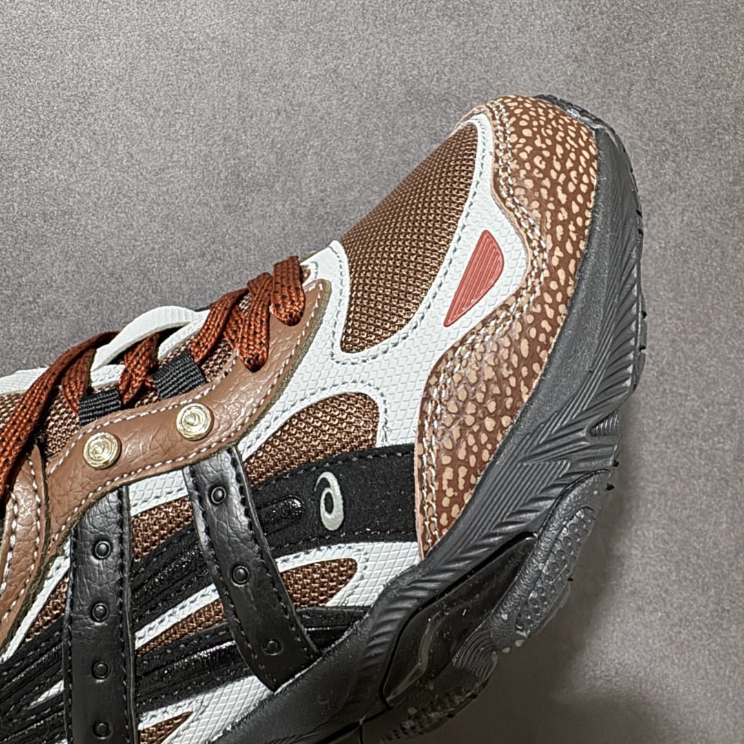图片[8]-【公司级】Asics Gel-NYC 2.0亚瑟士运动休闲透气专业跑鞋 鞋面采用反绒皮与网布拼接 透气舒适兼具休闲时尚 结合简明的配色 展现品牌的传承 及引领复古流行的主题 虎爪造型的LOGO 鞋身稳定包裹系统 支撑鞋身 经典宽大鞋型配备防偏移设计 提升包裹性 穿着舒适 鞋面透气孔设计 提供透气性 货号： 1203A896-200 尺码：36 37 37.5 38 39 39.5 40 40.5 41.5 42 42.5 43.5 44 45 46 47-选品中心
