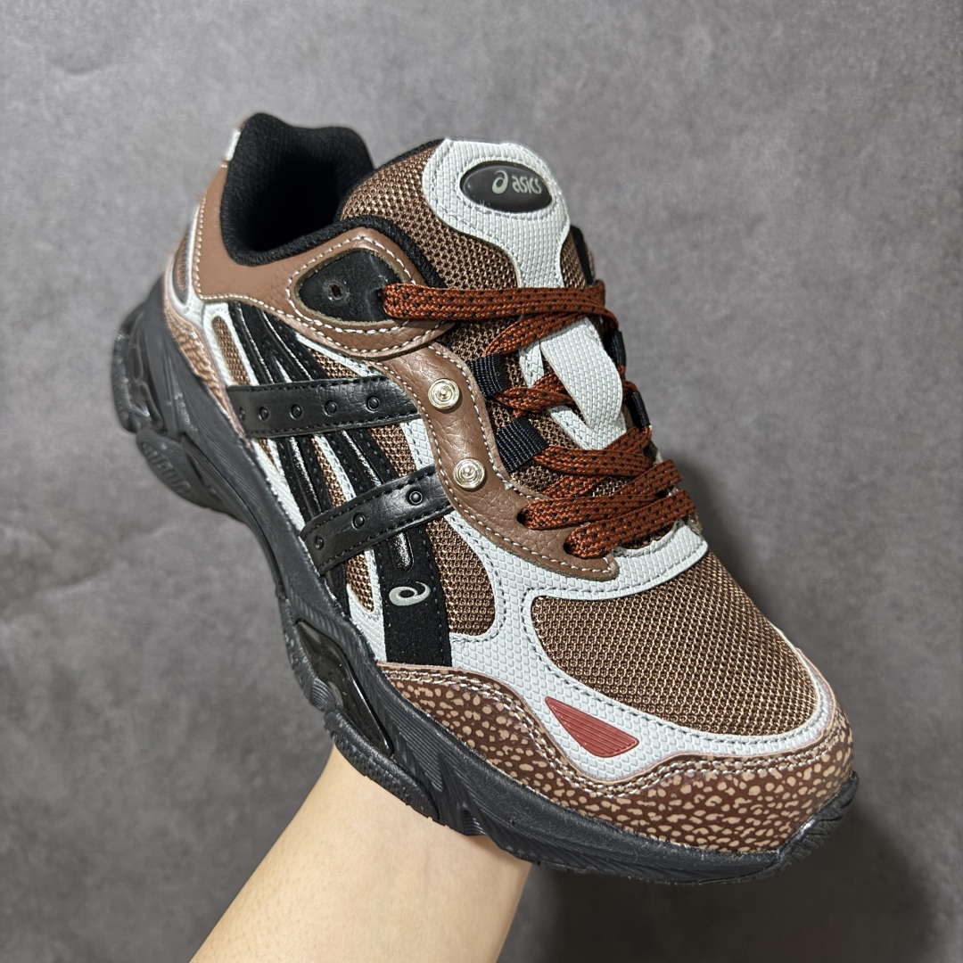 图片[3]-【公司级】Asics Gel-NYC 2.0亚瑟士运动休闲透气专业跑鞋 鞋面采用反绒皮与网布拼接 透气舒适兼具休闲时尚 结合简明的配色 展现品牌的传承 及引领复古流行的主题 虎爪造型的LOGO 鞋身稳定包裹系统 支撑鞋身 经典宽大鞋型配备防偏移设计 提升包裹性 穿着舒适 鞋面透气孔设计 提供透气性 货号： 1203A896-200 尺码：36 37 37.5 38 39 39.5 40 40.5 41.5 42 42.5 43.5 44 45 46 47-选品中心