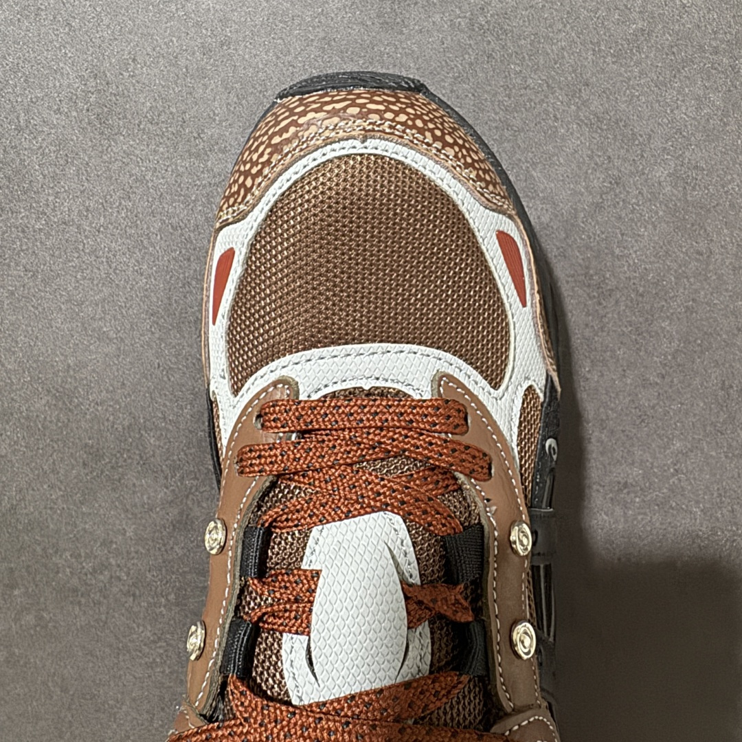 图片[5]-【公司级】Asics Gel-NYC 2.0亚瑟士运动休闲透气专业跑鞋 鞋面采用反绒皮与网布拼接 透气舒适兼具休闲时尚 结合简明的配色 展现品牌的传承 及引领复古流行的主题 虎爪造型的LOGO 鞋身稳定包裹系统 支撑鞋身 经典宽大鞋型配备防偏移设计 提升包裹性 穿着舒适 鞋面透气孔设计 提供透气性 货号： 1203A896-200 尺码：36 37 37.5 38 39 39.5 40 40.5 41.5 42 42.5 43.5 44 45 46 47-选品中心