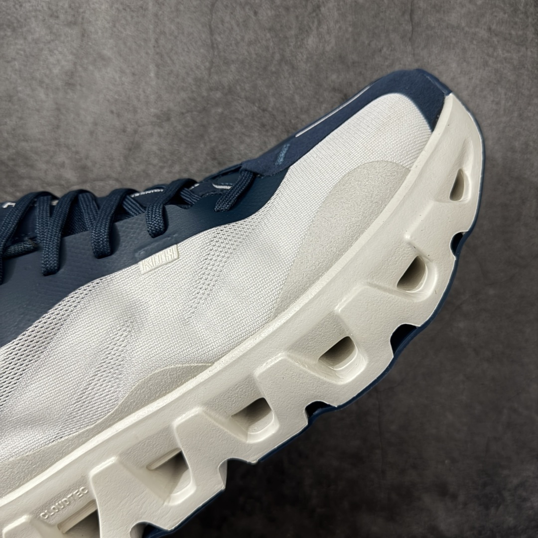 图片[6]-【OG纯原】KITH x ON 昂跑联名 Cloudswift K-Tech 1 系列 3MG10775560 低帮休闲跑步鞋 大厂出品 原版有1比1打造 配件齐全 外贸专供 尺码最大做到46码 市面最高还原度版本 打造最强品质 没有之一 全新开发的鞋面结构，用高透气网布拼了大面积的合成麂皮。这种材质碰撞脱离了普通跑鞋的塑料感，更有时装质感；搭载了On的CloudTec缓震科技和Helion超级泡棉，全新的Cloudswift鞋底结构，脚感和支撑性都拉满，外底还直接刻上了Kith的字母组合，彰显联名身份；翻开鞋底，是定制的Kith Monogram老花外底，既保留了On的专业感，又带点Kith标志性的精致灰调。 尺码：36 36.5 37.5 38 38.5 39 40 40.5 41 42 42.5 43 44 44.5 45 46-选品中心