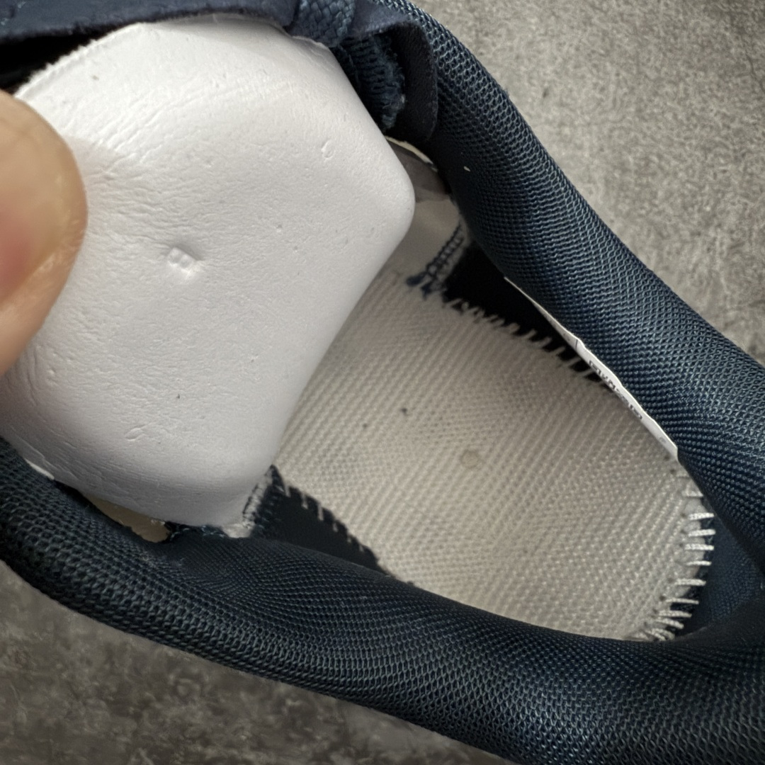 图片[9]-【OG纯原】KITH x ON 昂跑联名 Cloudswift K-Tech 1 系列 3MG10775560 低帮休闲跑步鞋 大厂出品 原版有1比1打造 配件齐全 外贸专供 尺码最大做到46码 市面最高还原度版本 打造最强品质 没有之一 全新开发的鞋面结构，用高透气网布拼了大面积的合成麂皮。这种材质碰撞脱离了普通跑鞋的塑料感，更有时装质感；搭载了On的CloudTec缓震科技和Helion超级泡棉，全新的Cloudswift鞋底结构，脚感和支撑性都拉满，外底还直接刻上了Kith的字母组合，彰显联名身份；翻开鞋底，是定制的Kith Monogram老花外底，既保留了On的专业感，又带点Kith标志性的精致灰调。 尺码：36 36.5 37.5 38 38.5 39 40 40.5 41 42 42.5 43 44 44.5 45 46-选品中心
