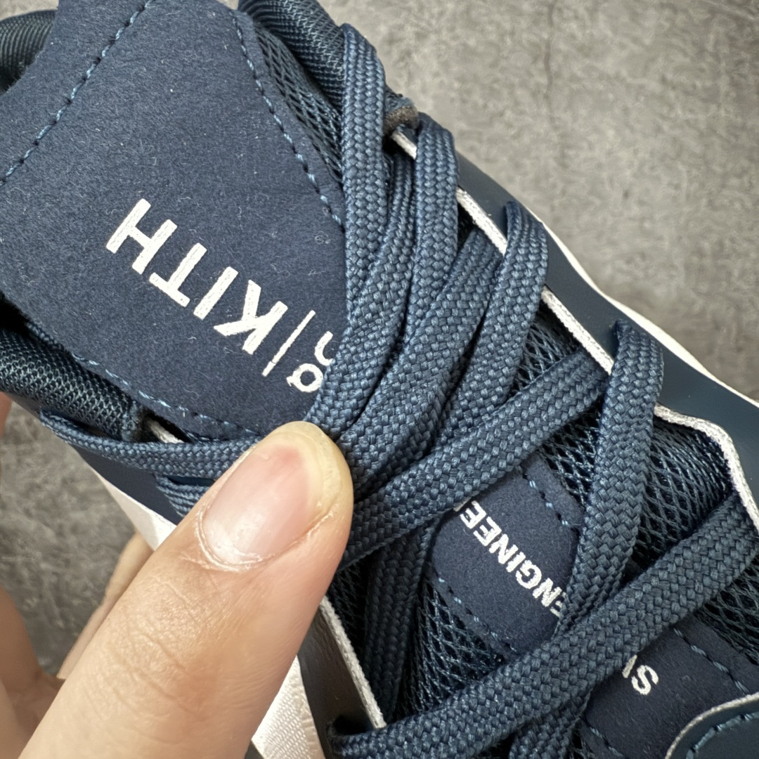 图片[6]-【OG纯原】KITH x ON 昂跑联名 Cloudswift K-Tech 1 系列 3MG10775560 低帮休闲跑步鞋 大厂出品 原版有1比1打造 配件齐全 外贸专供 尺码最大做到46码 市面最高还原度版本 打造最强品质 没有之一 全新开发的鞋面结构，用高透气网布拼了大面积的合成麂皮。这种材质碰撞脱离了普通跑鞋的塑料感，更有时装质感；搭载了On的CloudTec缓震科技和Helion超级泡棉，全新的Cloudswift鞋底结构，脚感和支撑性都拉满，外底还直接刻上了Kith的字母组合，彰显联名身份；翻开鞋底，是定制的Kith Monogram老花外底，既保留了On的专业感，又带点Kith标志性的精致灰调。 尺码：36 36.5 37.5 38 38.5 39 40 40.5 41 42 42.5 43 44 44.5 45 46-选品中心