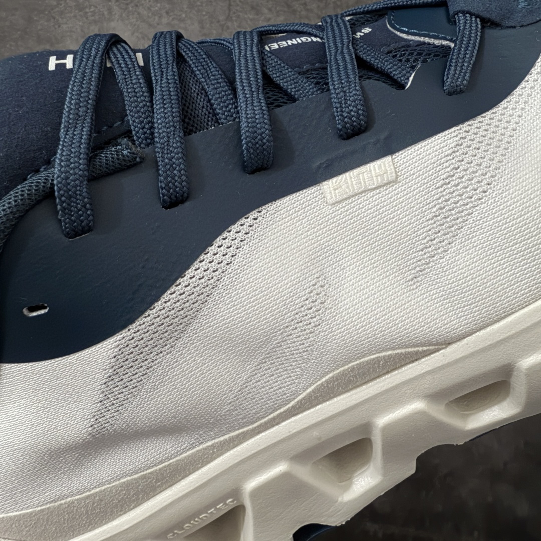 图片[4]-【OG纯原】KITH x ON 昂跑联名 Cloudswift K-Tech 1 系列 3MG10775560 低帮休闲跑步鞋 大厂出品 原版有1比1打造 配件齐全 外贸专供 尺码最大做到46码 市面最高还原度版本 打造最强品质 没有之一 全新开发的鞋面结构，用高透气网布拼了大面积的合成麂皮。这种材质碰撞脱离了普通跑鞋的塑料感，更有时装质感；搭载了On的CloudTec缓震科技和Helion超级泡棉，全新的Cloudswift鞋底结构，脚感和支撑性都拉满，外底还直接刻上了Kith的字母组合，彰显联名身份；翻开鞋底，是定制的Kith Monogram老花外底，既保留了On的专业感，又带点Kith标志性的精致灰调。 尺码：36 36.5 37.5 38 38.5 39 40 40.5 41 42 42.5 43 44 44.5 45 46-选品中心
