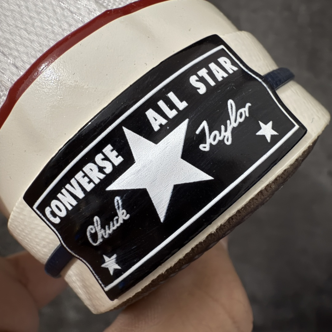 图片[2]-【虎扑2.0小头版】 Converse Chuck All Star 1970S 经典款潮流耐磨帆布鞋 白高 A09556C 全新开发 不仅仅为小鞋头 细节 材料 做工 全方位升级 经典永不过时 十年老厂出品 平台正品订单 超稳定的品控清洁度 全套原厂材料配置 原厂硫化工艺 油性扁平尖头 原厂楦头纸板数据 一体化超软蓝底加持 超软EVA鞋垫 后掌灰色缓震胶 脚感一比一还原 耐磨橡胶大底 越南产内外标 原盒黑色吊牌 超高清洁度 随意冲正 如有更好白送 尺码：35 36 36.5 37 37.5 38 39 39.5 40 41 41.5 42 42.5 43 44-选品中心