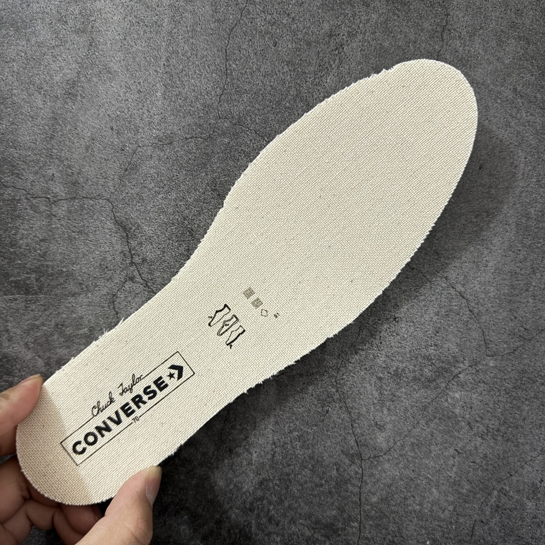 图片[8]-【虎扑2.0小头版】 Converse Chuck All Star 1970S 经典款潮流耐磨帆布鞋 白高 A09556C 全新开发 不仅仅为小鞋头 细节 材料 做工 全方位升级 经典永不过时 十年老厂出品 平台正品订单 超稳定的品控清洁度 全套原厂材料配置 原厂硫化工艺 油性扁平尖头 原厂楦头纸板数据 一体化超软蓝底加持 超软EVA鞋垫 后掌灰色缓震胶 脚感一比一还原 耐磨橡胶大底 越南产内外标 原盒黑色吊牌 超高清洁度 随意冲正 如有更好白送 尺码：35 36 36.5 37 37.5 38 39 39.5 40 41 41.5 42 42.5 43 44-选品中心