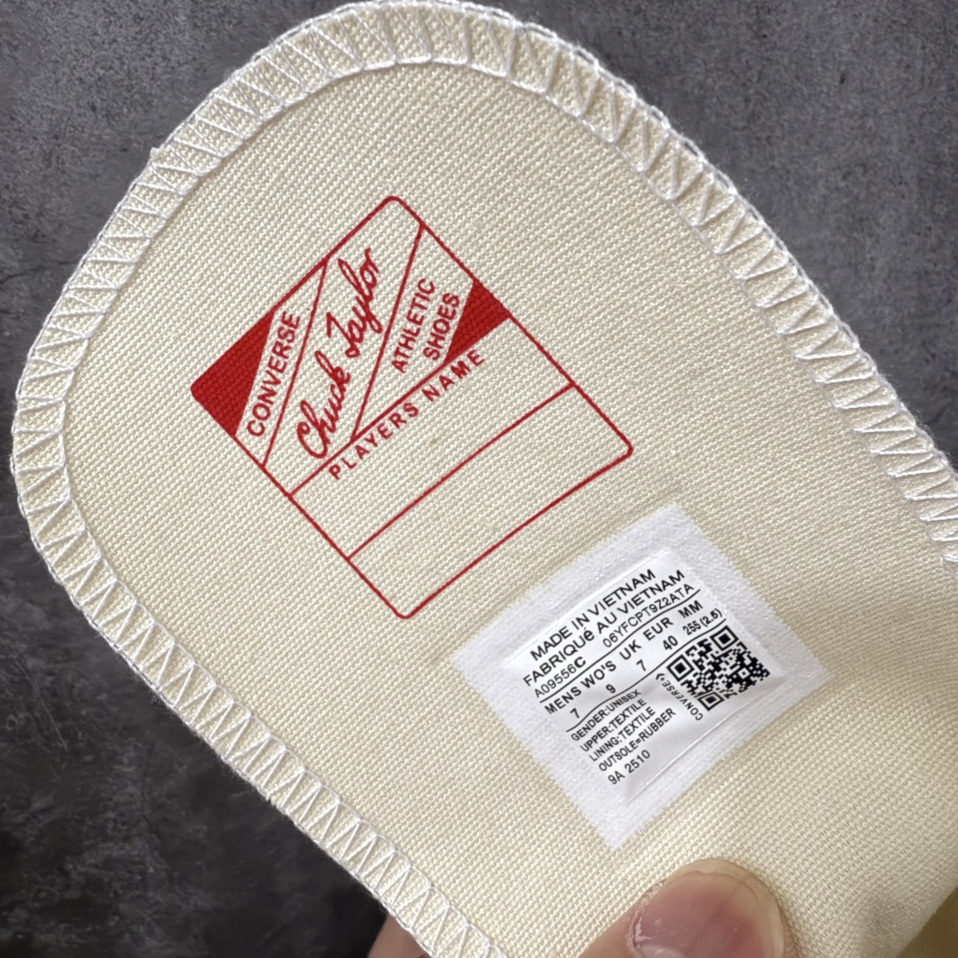图片[7]-【虎扑2.0小头版】 Converse Chuck All Star 1970S 经典款潮流耐磨帆布鞋 白高 A09556C 全新开发 不仅仅为小鞋头 细节 材料 做工 全方位升级 经典永不过时 十年老厂出品 平台正品订单 超稳定的品控清洁度 全套原厂材料配置 原厂硫化工艺 油性扁平尖头 原厂楦头纸板数据 一体化超软蓝底加持 超软EVA鞋垫 后掌灰色缓震胶 脚感一比一还原 耐磨橡胶大底 越南产内外标 原盒黑色吊牌 超高清洁度 随意冲正 如有更好白送 尺码：35 36 36.5 37 37.5 38 39 39.5 40 41 41.5 42 42.5 43 44-选品中心