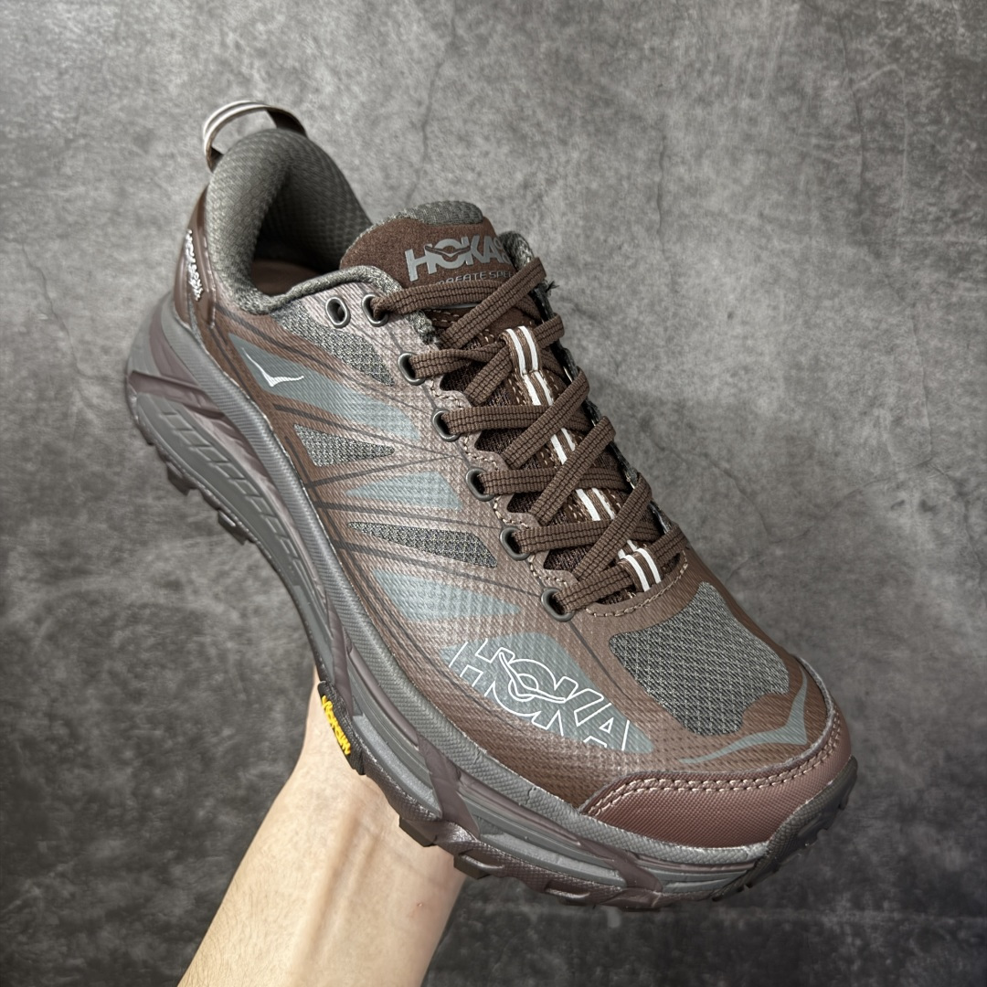 图片[3]-【纯原H版】HOKA ONE ONE Mafate Speed 2 Low CNY 玛法特2代系列低帮轻量户外越野休闲运动慢跑鞋 正确组合底 市场顶级版本 上脚赞到报爆 轻盈舒适 鞋面采用超轻的无缝架构 轻薄的TPU贴在透气的鞋面材料上 减轻重量同时也保证了支撑性 鞋底采用滚动平衡技术 引导跑者回归自然步态 祖传的神奇EVA材质中底依旧是一如既往地表现优秀 能提供充足的缓震 作为HOKA家的越野跑鞋 VIBRAM 橡胶大底也是必不可少的 即便在复杂湿滑的地形 依旧能有良好的抓地力及稳定性 鞋带采用了弹性不易松脱的扁宽弹性鞋带 前掌与中掌部分也进行了加宽 也更加适合亚洲人的脚型 是一款十分全面且足够强悍的户外硬核越野鞋 日常搭配的话短裤是基本不挑 阔腿裤 工装裤以及各种长筒牛仔裤都可以 尺码：36 36.5 37.5 38 38.5 39 40 40.5 41 42 42.5 43 44 44.5 45-选品中心