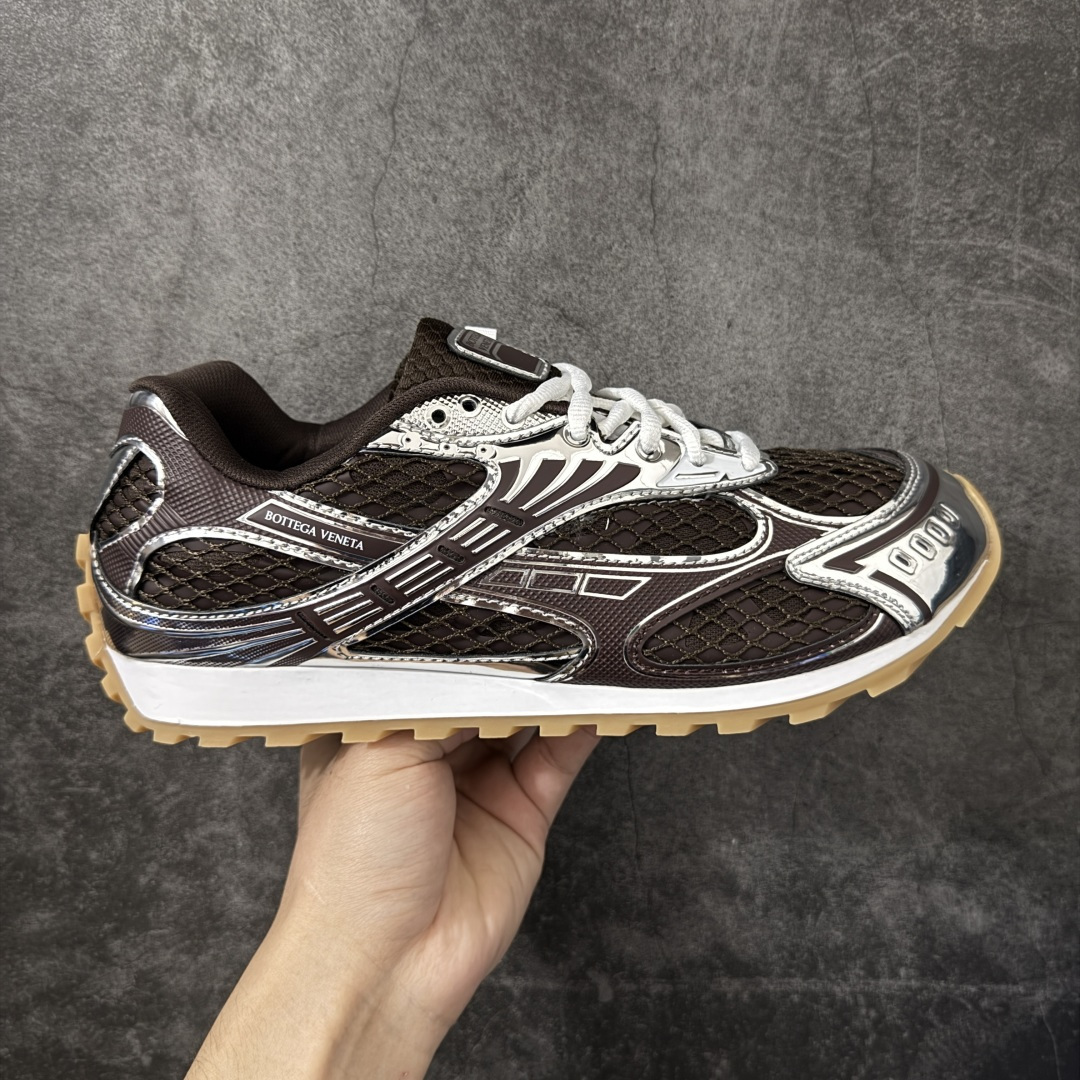 【纯原S版】BOTTEGA VENETA Orbit Runner BV葆蝶家时尚休闲王一博同款老爹鞋运动鞋 原版开发 一比一打造 相似度百分之99以上 市场一梯队级别品质 区别市场任何标文顶级品质版本 采用轻质科技网布面料 搭配几何图案设计橡胶外底 王炸系列 高版本 认准套包工艺 实际增高很多哦 还是一样显腿细非常nice 耐玩耐造 对标对版 套包鞋工艺 认准高版本 大底选用拼色TPU大底 配置原版包装 尺码：36 37 38 39 40 41 42 43 44 45 46 47-选品中心