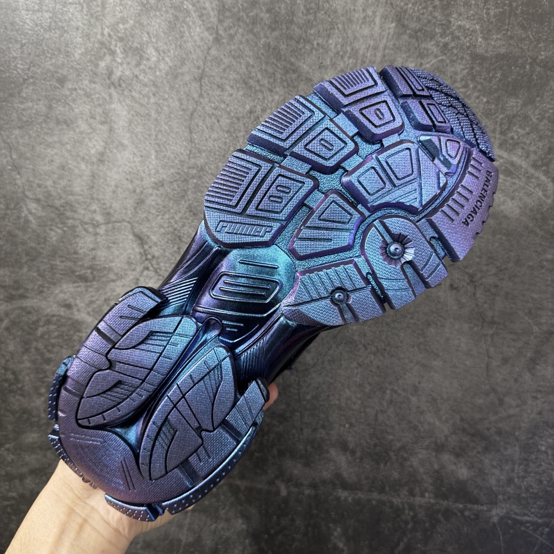 图片[9]-【纯原OK版】BALENCIAGA Runner 2.0 Sneaker 巴黎世家七代慢跑系列低帮复古野跑潮流运动鞋老爹鞋 尼龙和网布材质 磨损效果 鞋头边缘印有尺码 背面浮印尺码 外侧印有跑者徽标 鞋舌刺绣 Balenciaga 品牌标识 鞋跟背面 Balenciaga品牌标识 材质采用65%聚氨酯、35%聚酯纤维 全新 Runner 鞋型轮廓借鉴于 2000 年初的复古线条 搭载大网眼面料制成鞋面基础，由粉色、白色尼龍与橡胶质地覆盖鞋面诠释线条感 当中透过几道手缝线与折损痕更是精准的掌握历经时间淬炼的破旧痕迹 延续其手法至鞋领、鞋跟、鞋带、中底等部分均饰有破损及脏污之貌 尤其是鞋领处与鞋带孔眼条更是采用不规则做旧技术将内容物泡棉随机露出 尺码：35 36 37 38 39 40 41 42 43 44 45 46-选品中心