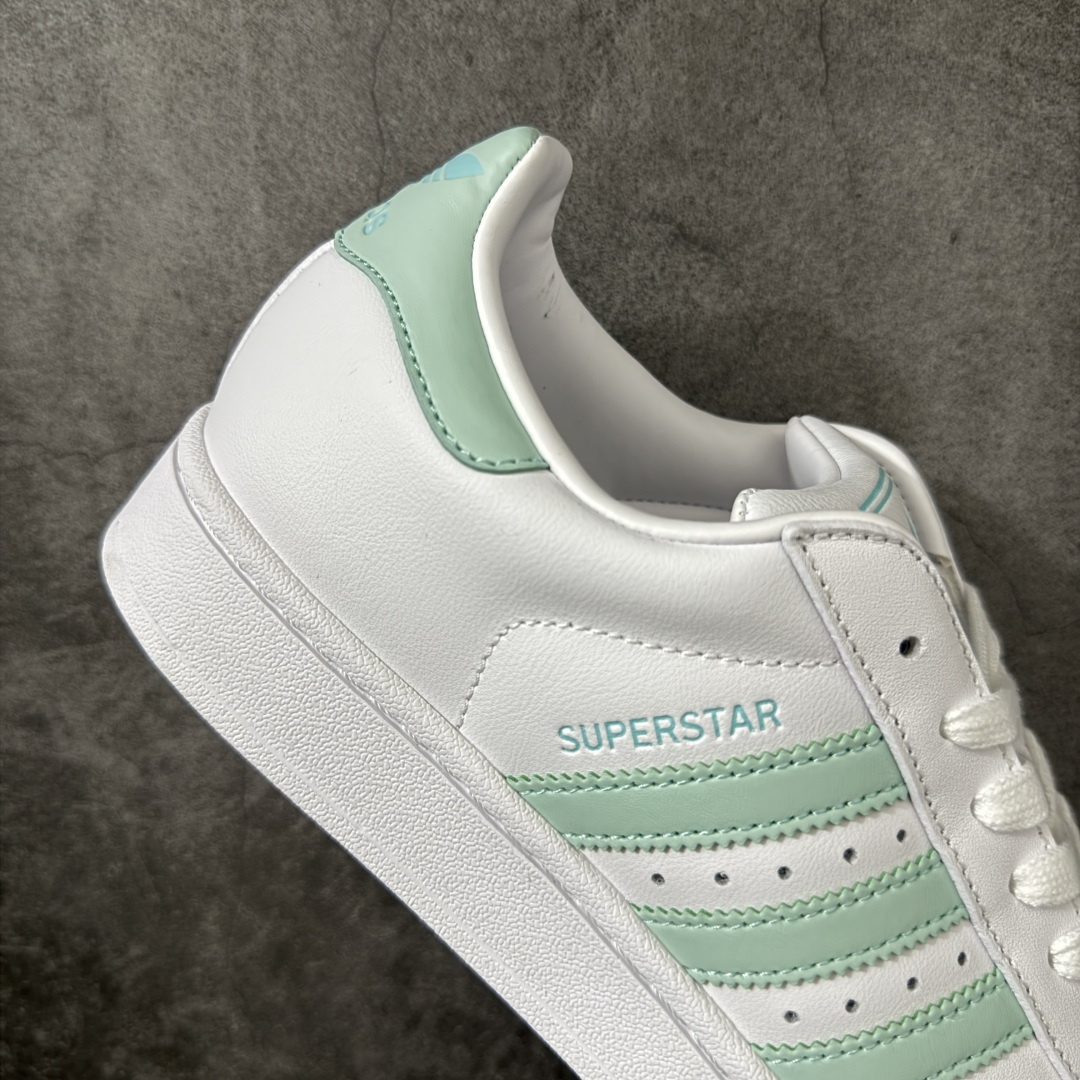 图片[7]-【H11顶级头层版】adidas originals Superstar 2 贝壳头 简约经典 舒适时尚 复古板鞋 男女同款 黑白 货号：JH7060 全新升级版 皮料改进至头层原厂皮 原盒 原底原料 开模打造 原厂织唛鞋标 高精密准度 原楦原纸板开发 匹配原版98%以上 后跟垫棉独家呈现 反口里弧度正确 原厂鞋垫 背胶 后跟电绣针数 与正品一致 原厂皮料 原厂车缝线 质感无敌 皮料切割干净 无任何毛边 清洁度细节完美 进口港宝加持 后跟自然饱满 还原公司包裹性 鞋面采用原装数据贴合技术 全方位贴合包裹脚型 鞋跟部鞋底牵引设计 提供强大的抓地性能 更适应不同实战场地路面 尺码：35.5 36 36.5 37.5 38 38.5 39 40 40.5 41 42 42.5 43 44 45-选品中心