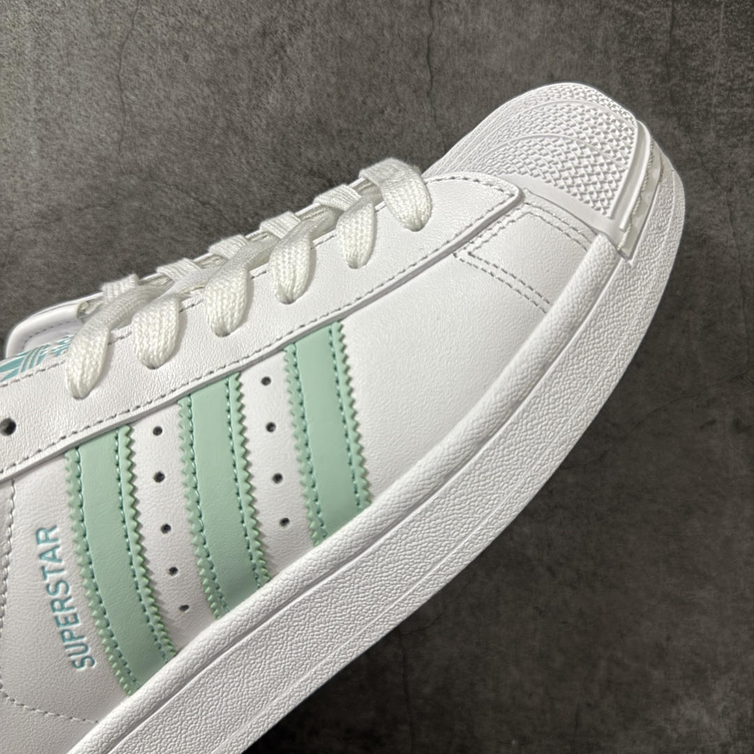 图片[6]-【H11顶级头层版】adidas originals Superstar 2 贝壳头 简约经典 舒适时尚 复古板鞋 男女同款 黑白 货号：JH7060 全新升级版 皮料改进至头层原厂皮 原盒 原底原料 开模打造 原厂织唛鞋标 高精密准度 原楦原纸板开发 匹配原版98%以上 后跟垫棉独家呈现 反口里弧度正确 原厂鞋垫 背胶 后跟电绣针数 与正品一致 原厂皮料 原厂车缝线 质感无敌 皮料切割干净 无任何毛边 清洁度细节完美 进口港宝加持 后跟自然饱满 还原公司包裹性 鞋面采用原装数据贴合技术 全方位贴合包裹脚型 鞋跟部鞋底牵引设计 提供强大的抓地性能 更适应不同实战场地路面 尺码：35.5 36 36.5 37.5 38 38.5 39 40 40.5 41 42 42.5 43 44 45-选品中心