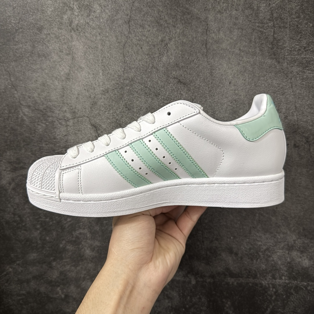 图片[2]-【H11顶级头层版】adidas originals Superstar 2 贝壳头 简约经典 舒适时尚 复古板鞋 男女同款 黑白 货号：JH7060 全新升级版 皮料改进至头层原厂皮 原盒 原底原料 开模打造 原厂织唛鞋标 高精密准度 原楦原纸板开发 匹配原版98%以上 后跟垫棉独家呈现 反口里弧度正确 原厂鞋垫 背胶 后跟电绣针数 与正品一致 原厂皮料 原厂车缝线 质感无敌 皮料切割干净 无任何毛边 清洁度细节完美 进口港宝加持 后跟自然饱满 还原公司包裹性 鞋面采用原装数据贴合技术 全方位贴合包裹脚型 鞋跟部鞋底牵引设计 提供强大的抓地性能 更适应不同实战场地路面 尺码：35.5 36 36.5 37.5 38 38.5 39 40 40.5 41 42 42.5 43 44 45-选品中心
