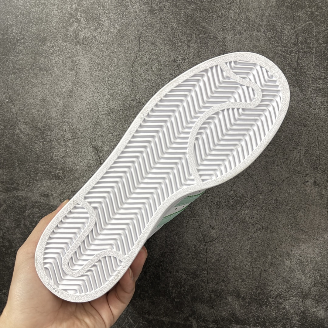 图片[9]-【H11顶级头层版】adidas originals Superstar 2 贝壳头 简约经典 舒适时尚 复古板鞋 男女同款 黑白 货号：JH7060 全新升级版 皮料改进至头层原厂皮 原盒 原底原料 开模打造 原厂织唛鞋标 高精密准度 原楦原纸板开发 匹配原版98%以上 后跟垫棉独家呈现 反口里弧度正确 原厂鞋垫 背胶 后跟电绣针数 与正品一致 原厂皮料 原厂车缝线 质感无敌 皮料切割干净 无任何毛边 清洁度细节完美 进口港宝加持 后跟自然饱满 还原公司包裹性 鞋面采用原装数据贴合技术 全方位贴合包裹脚型 鞋跟部鞋底牵引设计 提供强大的抓地性能 更适应不同实战场地路面 尺码：35.5 36 36.5 37.5 38 38.5 39 40 40.5 41 42 42.5 43 44 45-选品中心