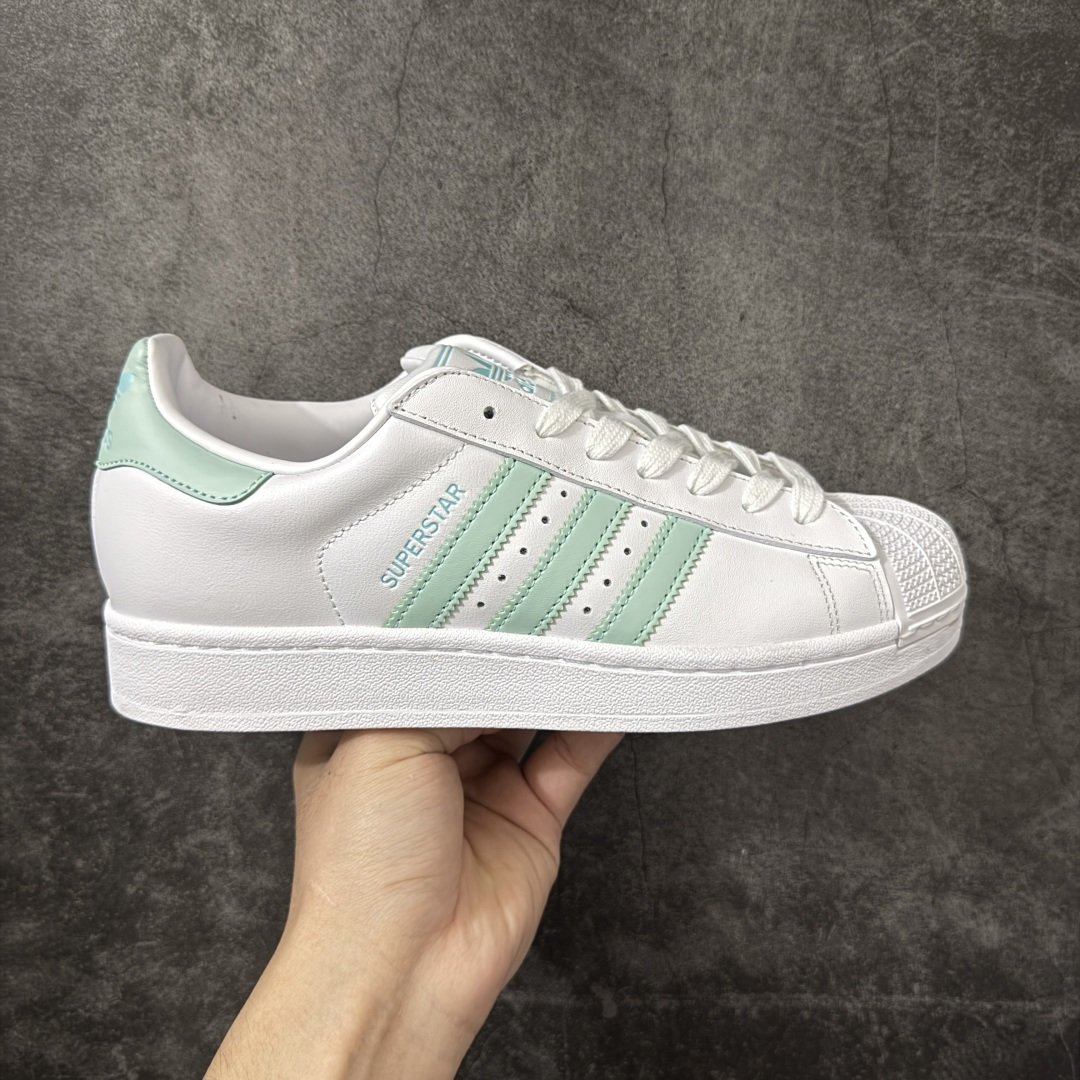 【H11顶级头层版】adidas originals Superstar 2 贝壳头 简约经典 舒适时尚 复古板鞋 男女同款 黑白 货号：JH7060 全新升级版 皮料改进至头层原厂皮 原盒 原底原料 开模打造 原厂织唛鞋标 高精密准度 原楦原纸板开发 匹配原版98%以上 后跟垫棉独家呈现 反口里弧度正确 原厂鞋垫 背胶 后跟电绣针数 与正品一致 原厂皮料 原厂车缝线 质感无敌 皮料切割干净 无任何毛边 清洁度细节完美 进口港宝加持 后跟自然饱满 还原公司包裹性 鞋面采用原装数据贴合技术 全方位贴合包裹脚型 鞋跟部鞋底牵引设计 提供强大的抓地性能 更适应不同实战场地路面 尺码：35.5 36 36.5 37.5 38 38.5 39 40 40.5 41 42 42.5 43 44 45-选品中心