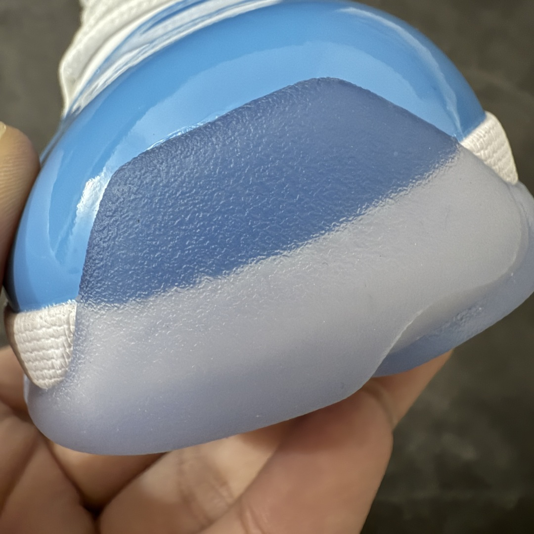 图片[6]-【外贸大厂版】Air Jordan 11 Retro AJ11复刻白蓝 货号：FV5104-100   原楦原档案数据开模打造 原厂中底拉帮钢印 原厂漆皮 防冻不开裂 头层皮料 原装鞋撑 水晶大底正确色度色泽 原楦原数据刺绣 原厂车缝走线及对位 毫厘不差 飞人logo采用原数据电脑刺绣 原装正品碳纤维真实碳板 增强抗扭 原内标 原盒标 正确官方原盒 原厂防氧化水晶外底 原厂配套厂全掌solo气垫 尺码：40 40.5 41 42 42.5 43 44 44.5 45 46 47.5 48.5-选品中心