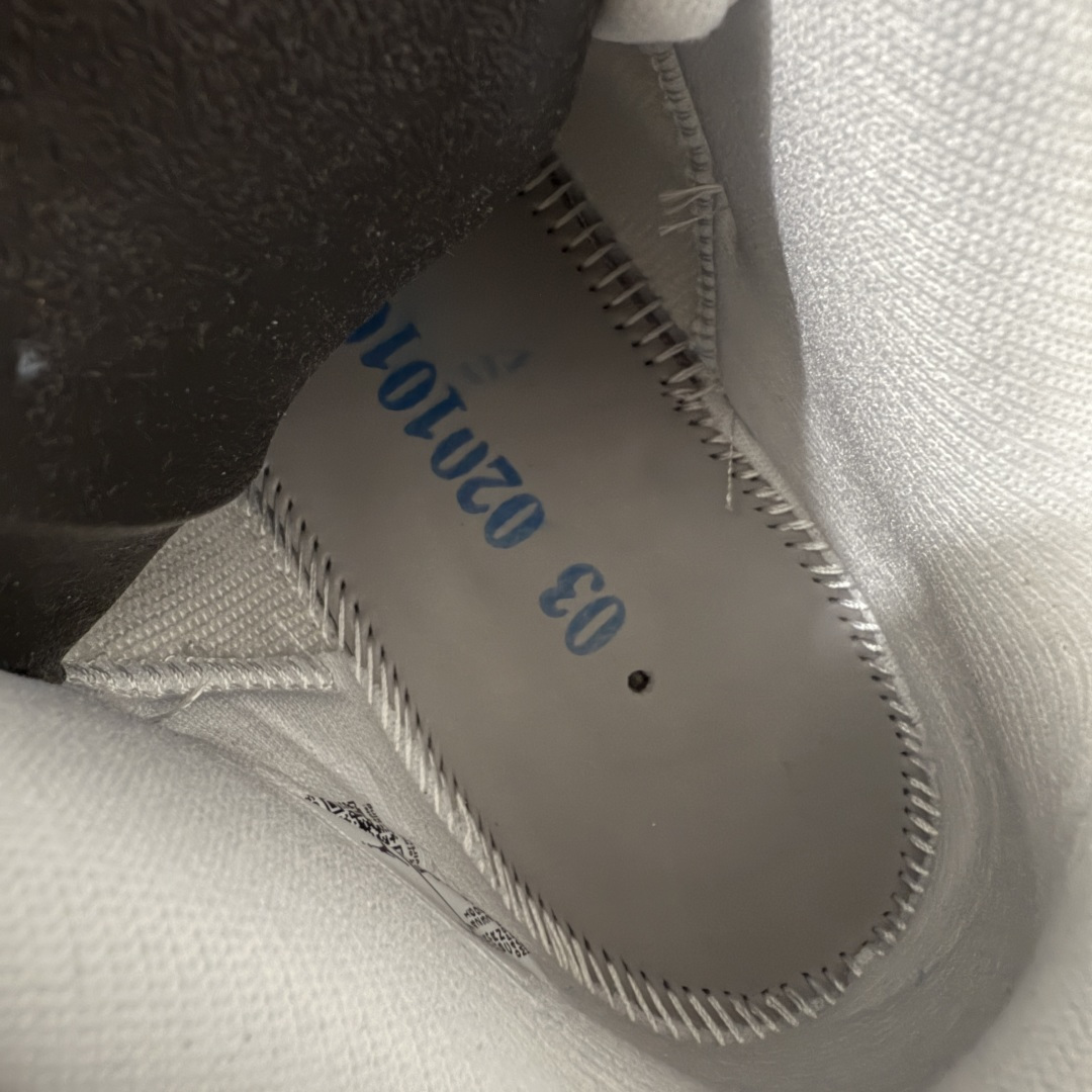 图片[8]-【外贸大厂版】Air Jordan 11 Retro AJ11复刻白蓝 货号：FV5104-100   原楦原档案数据开模打造 原厂中底拉帮钢印 原厂漆皮 防冻不开裂 头层皮料 原装鞋撑 水晶大底正确色度色泽 原楦原数据刺绣 原厂车缝走线及对位 毫厘不差 飞人logo采用原数据电脑刺绣 原装正品碳纤维真实碳板 增强抗扭 原内标 原盒标 正确官方原盒 原厂防氧化水晶外底 原厂配套厂全掌solo气垫 尺码：40 40.5 41 42 42.5 43 44 44.5 45 46 47.5 48.5-选品中心