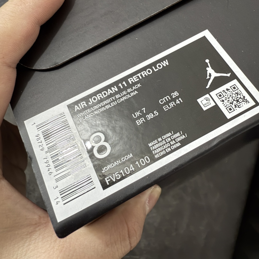 图片[10]-【外贸大厂版】Air Jordan 11 Retro AJ11复刻白蓝 货号：FV5104-100   原楦原档案数据开模打造 原厂中底拉帮钢印 原厂漆皮 防冻不开裂 头层皮料 原装鞋撑 水晶大底正确色度色泽 原楦原数据刺绣 原厂车缝走线及对位 毫厘不差 飞人logo采用原数据电脑刺绣 原装正品碳纤维真实碳板 增强抗扭 原内标 原盒标 正确官方原盒 原厂防氧化水晶外底 原厂配套厂全掌solo气垫 尺码：40 40.5 41 42 42.5 43 44 44.5 45 46 47.5 48.5-选品中心