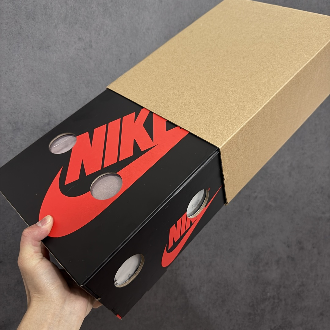 图片[17]-【KZ纯原】AJ1 OW联名款 纯白 全白 欧洲限定Off White x Air Jordan 货号：AA3834-100 尺码：40-48.5 此前历经多次曝光的Off-Whitex AirJordan1\”阿拉斯加\”已正式更名为 Virgil Abloh Archive x Air Jordan 1 High OG\”Alaska\”。这款鞋沿用2018年「欧限」版本的设计元素，同时采用侧边镂空式全新包装，搭配透明内盒与印有「现代主义并非新生事物」字样的阿布洛主题手册，呼应维吉尔的核心设计理念 注意：配件损坏丢失退货扣60 尺码：40-48.5-选品中心