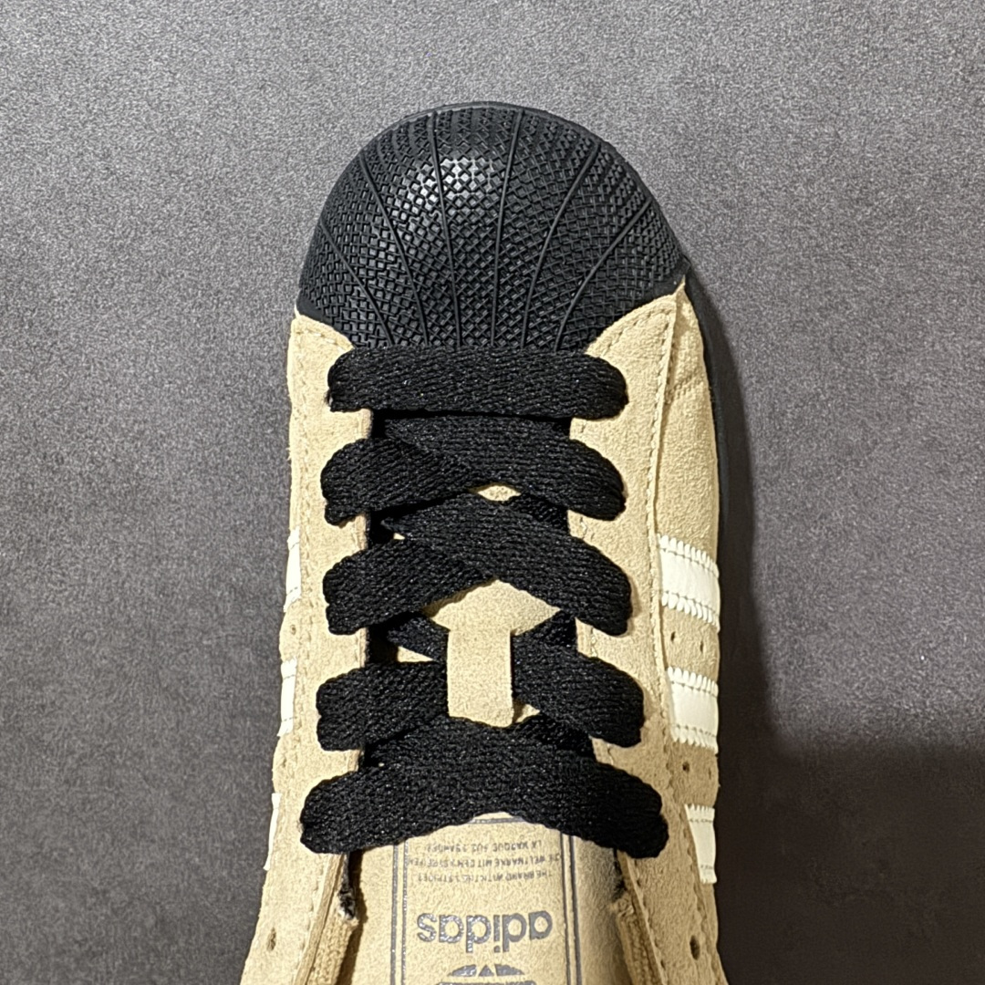 图片[5]-【H11顶级头层版】adidas originals Superstar 2 贝壳头 简约经典 舒适时尚 复古板鞋 男女同款 黑白 货号：JQ3221 全新升级版 皮料改进至头层原厂皮 原盒 原底原料 开模打造 原厂织唛鞋标 高精密准度 原楦原纸板开发 匹配原版98%以上 后跟垫棉独家呈现 反口里弧度正确 原厂鞋垫 背胶 后跟电绣针数 与正品一致 原厂皮料 原厂车缝线 质感无敌 皮料切割干净 无任何毛边 清洁度细节完美 进口港宝加持 后跟自然饱满 还原公司包裹性 鞋面采用原装数据贴合技术 全方位贴合包裹脚型 鞋跟部鞋底牵引设计 提供强大的抓地性能 更适应不同实战场地路面 尺码：35.5 36 36.5 37.5 38 38.5 39 40 40.5 41 42 42.5 43 44 45-选品中心