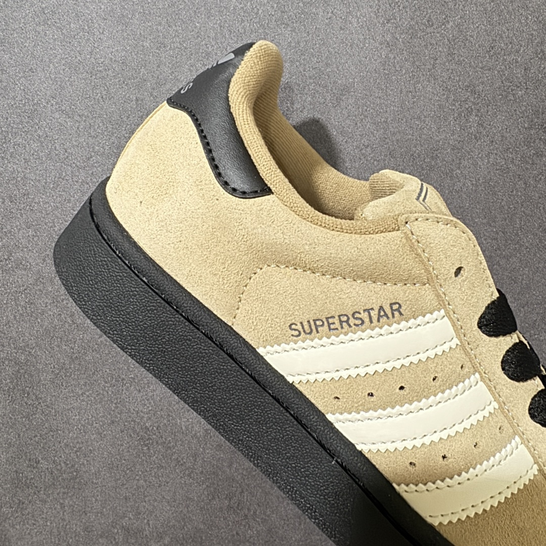图片[7]-【H11顶级头层版】adidas originals Superstar 2 贝壳头 简约经典 舒适时尚 复古板鞋 男女同款 黑白 货号：JQ3221 全新升级版 皮料改进至头层原厂皮 原盒 原底原料 开模打造 原厂织唛鞋标 高精密准度 原楦原纸板开发 匹配原版98%以上 后跟垫棉独家呈现 反口里弧度正确 原厂鞋垫 背胶 后跟电绣针数 与正品一致 原厂皮料 原厂车缝线 质感无敌 皮料切割干净 无任何毛边 清洁度细节完美 进口港宝加持 后跟自然饱满 还原公司包裹性 鞋面采用原装数据贴合技术 全方位贴合包裹脚型 鞋跟部鞋底牵引设计 提供强大的抓地性能 更适应不同实战场地路面 尺码：35.5 36 36.5 37.5 38 38.5 39 40 40.5 41 42 42.5 43 44 45-选品中心