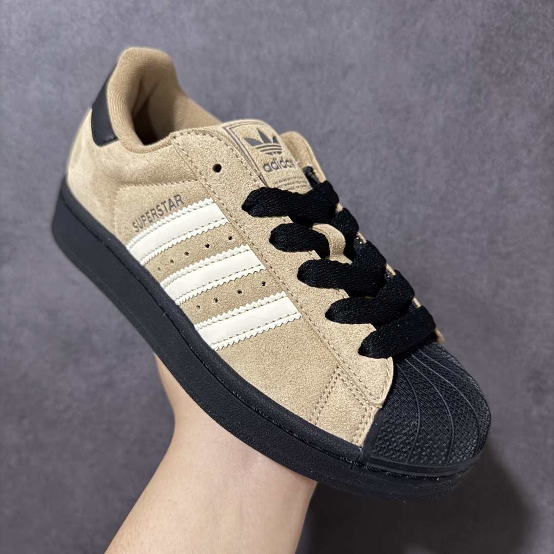 图片[3]-【H11顶级头层版】adidas originals Superstar 2 贝壳头 简约经典 舒适时尚 复古板鞋 男女同款 黑白 货号：JQ3221 全新升级版 皮料改进至头层原厂皮 原盒 原底原料 开模打造 原厂织唛鞋标 高精密准度 原楦原纸板开发 匹配原版98%以上 后跟垫棉独家呈现 反口里弧度正确 原厂鞋垫 背胶 后跟电绣针数 与正品一致 原厂皮料 原厂车缝线 质感无敌 皮料切割干净 无任何毛边 清洁度细节完美 进口港宝加持 后跟自然饱满 还原公司包裹性 鞋面采用原装数据贴合技术 全方位贴合包裹脚型 鞋跟部鞋底牵引设计 提供强大的抓地性能 更适应不同实战场地路面 尺码：35.5 36 36.5 37.5 38 38.5 39 40 40.5 41 42 42.5 43 44 45-选品中心