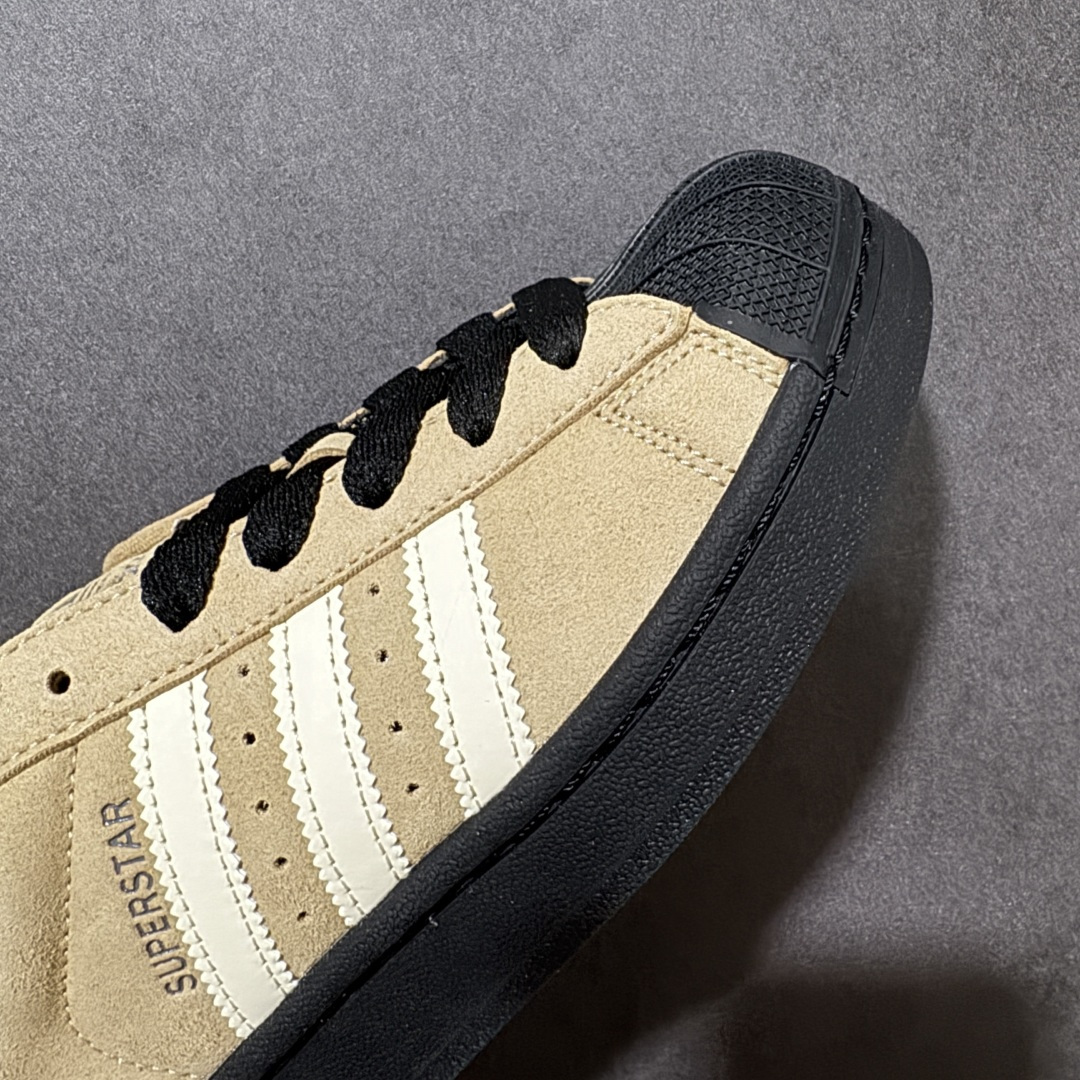 图片[8]-【H11顶级头层版】adidas originals Superstar 2 贝壳头 简约经典 舒适时尚 复古板鞋 男女同款 黑白 货号：JQ3221 全新升级版 皮料改进至头层原厂皮 原盒 原底原料 开模打造 原厂织唛鞋标 高精密准度 原楦原纸板开发 匹配原版98%以上 后跟垫棉独家呈现 反口里弧度正确 原厂鞋垫 背胶 后跟电绣针数 与正品一致 原厂皮料 原厂车缝线 质感无敌 皮料切割干净 无任何毛边 清洁度细节完美 进口港宝加持 后跟自然饱满 还原公司包裹性 鞋面采用原装数据贴合技术 全方位贴合包裹脚型 鞋跟部鞋底牵引设计 提供强大的抓地性能 更适应不同实战场地路面 尺码：35.5 36 36.5 37.5 38 38.5 39 40 40.5 41 42 42.5 43 44 45-选品中心