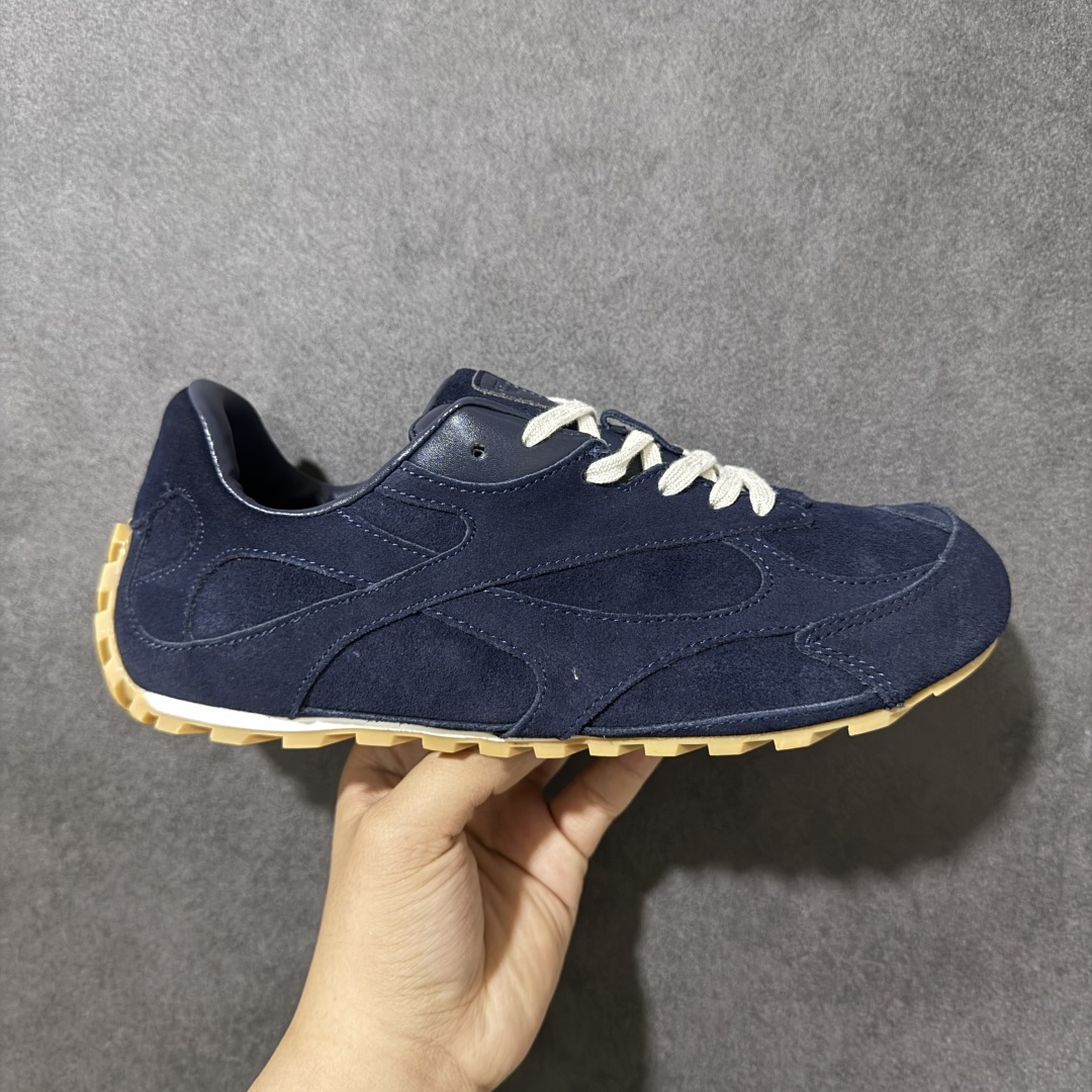 【纯原版】BOTTEGA VENETA Orbit Runner BV葆蝶家时尚休闲王一博同款老爹鞋运动鞋 原版开发 一比一打造 相似度百分之99以上 市场一梯队级别品质 区别市场任何标文顶级品质版本 采用轻质科技网布面料 搭配几何图案设计橡胶外底 王炸系列 高版本 认准套包工艺 实际增高很多哦 还是一样显腿细非常nice 耐玩耐造 对标对版 套包鞋工艺 认准高版本 大底选用拼色TPU大底 配置原版包装 货号：851621V3MS04118 尺码：36-47-选品中心