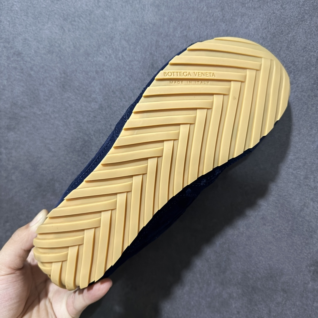 图片[9]-【纯原版】BOTTEGA VENETA Orbit Runner BV葆蝶家时尚休闲王一博同款老爹鞋运动鞋 原版开发 一比一打造 相似度百分之99以上 市场一梯队级别品质 区别市场任何标文顶级品质版本 采用轻质科技网布面料 搭配几何图案设计橡胶外底 王炸系列 高版本 认准套包工艺 实际增高很多哦 还是一样显腿细非常nice 耐玩耐造 对标对版 套包鞋工艺 认准高版本 大底选用拼色TPU大底 配置原版包装 货号：851621V3MS04118 尺码：36-47-选品中心
