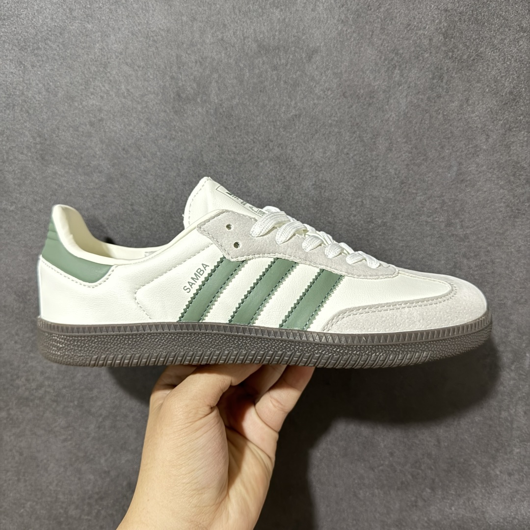 【公司级】Addis Original Samba OG 复古桑巴板鞋 这款桑巴鞋展示了高质量的工艺 带有装饰的超锁缝制和无缝的手感 柔软、柔软的皮革造型和标志性的3条纹完成了精致的外观 正规合身鞋带 鞋面上有绒面鞋垫 橡胶鞋底 享受正畸套筒软感 自50年代首次亮相以来就一直在赢得粉丝的青睐 货号：KI4281 尺码：36-45-选品中心