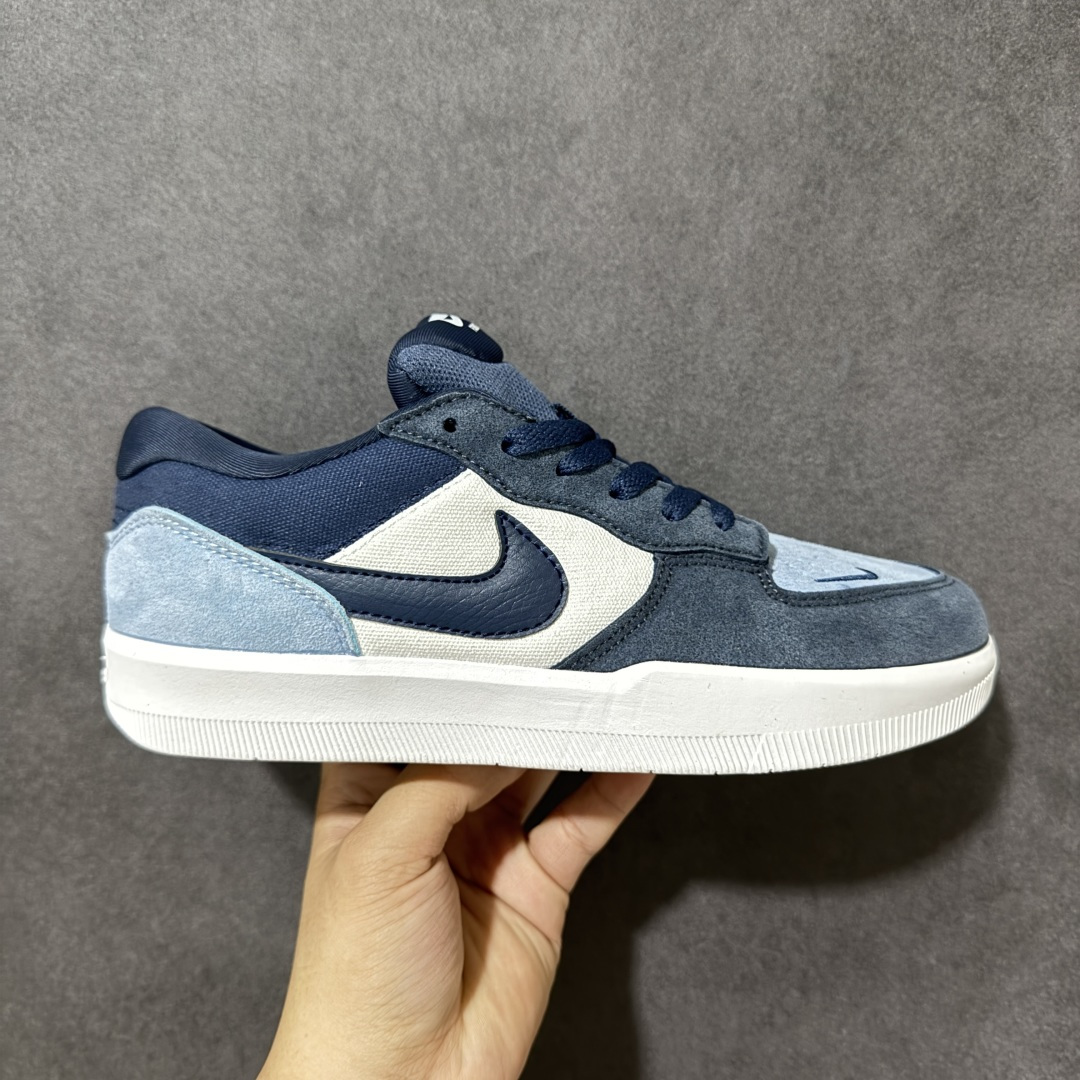 【公司级】Nike SB Force 58 Low 耐克 低帮 蓝色 男女同款 防滑耐磨轻便低邦板鞋 鞋款外观以浅蓝色色调为主，白色的鞋身搭配侧身深蓝Swoosh Logo及鞋带，在鞋舌标签上、鞋后跟处以及鞋底处有Swoosh Logo，细节非常到位；该鞋款采用皮革与织物组合鞋面，兼具出色透气性与耐穿性，采用帆布和翻毛皮组合材料，包边设计，经久耐穿；外底饰有Trih-starb纹路，可灵活伸展，为双足带来出众抓地力和非凡触板感，加厚鞋舌， 低帮鞋口处填充厚实，富有弹性内衬，妥帖包裹双足。 货号：DV5477-404（2026.01.01发售） 尺码：35.5 36 36.5 37.5 38 38.5 39 40 40.5 41 42 42.5 43 44 45-选品中心