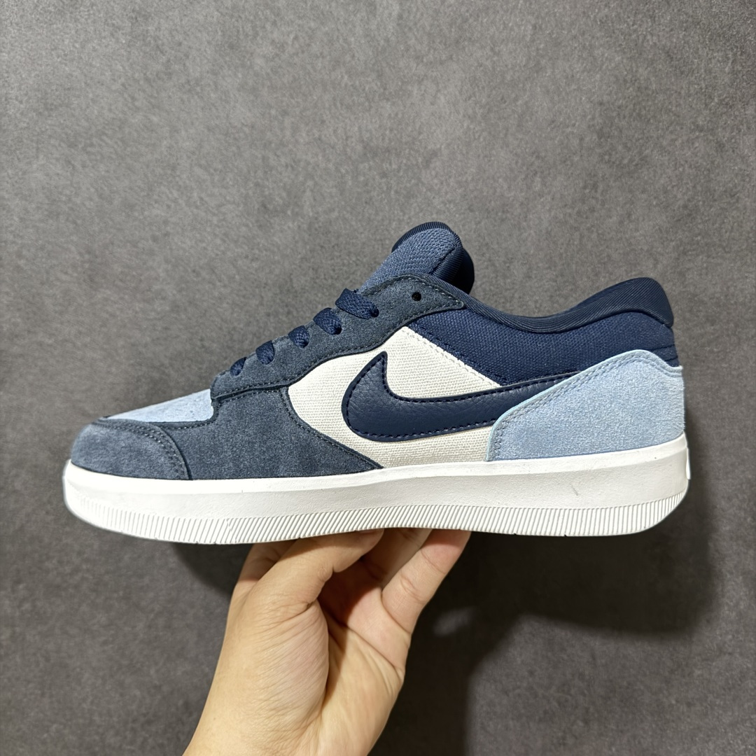 图片[2]-【公司级】Nike SB Force 58 Low 耐克 低帮 蓝色 男女同款 防滑耐磨轻便低邦板鞋 鞋款外观以浅蓝色色调为主，白色的鞋身搭配侧身深蓝Swoosh Logo及鞋带，在鞋舌标签上、鞋后跟处以及鞋底处有Swoosh Logo，细节非常到位；该鞋款采用皮革与织物组合鞋面，兼具出色透气性与耐穿性，采用帆布和翻毛皮组合材料，包边设计，经久耐穿；外底饰有Trih-starb纹路，可灵活伸展，为双足带来出众抓地力和非凡触板感，加厚鞋舌， 低帮鞋口处填充厚实，富有弹性内衬，妥帖包裹双足。 货号：DV5477-404（2026.01.01发售） 尺码：35.5 36 36.5 37.5 38 38.5 39 40 40.5 41 42 42.5 43 44 45-选品中心