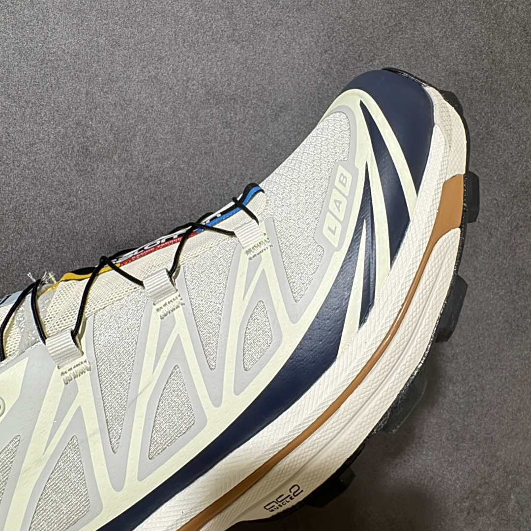图片[8]-【公司级】 Salomon XT-6 一代 萨洛蒙复古潮流户外机能登山跑鞋 471366 纯原外贸平台特供订单 耗时半年巨作 全套原纸板楦头开发 原厂特供网布配套加持 确保原汁原味 完美呈现版型 原档数据独家私模五层组合大底 原装Ortholite轻量化鞋垫 中底布带钢印编号 原厂TPU锁扣 进口港宝加持 后跟自然饱满 还原公司包裹性 鞋面以“锯齿”状的包裹系统呈现 在基色底之下加入了各种色点缀 将公司的最新技术和时尚前卫的造型融入耐用的长跑款式中 鞋面由 TPU 薄膜制成 并焊接在高耐磨网眼上 使其既时尚又坚固 由 ACS底盘支撑 可增强稳定性和支撑力 以及由橡胶凸耳 Contragrip外底覆盖的 EVA 缓冲中底 旨在应对崎岖的地形 鞋舌上的彩色Salomon 标签、Quicklace 系统以及鞋头、鞋舌和鞋跟上的附加品牌使细节更加完美 让穿着者可以轻松驾驭户外与通勤下的任何运动生活场景 无缝鞋身户外随意纵横 颜值与脚感兼备 出街通勤 绝对非常吸睛 你值得拥有 尺码：36 36.5 37.5 38 38.5 39 40 40.5 41 42 42.5 43 44 44.5 45-选品中心