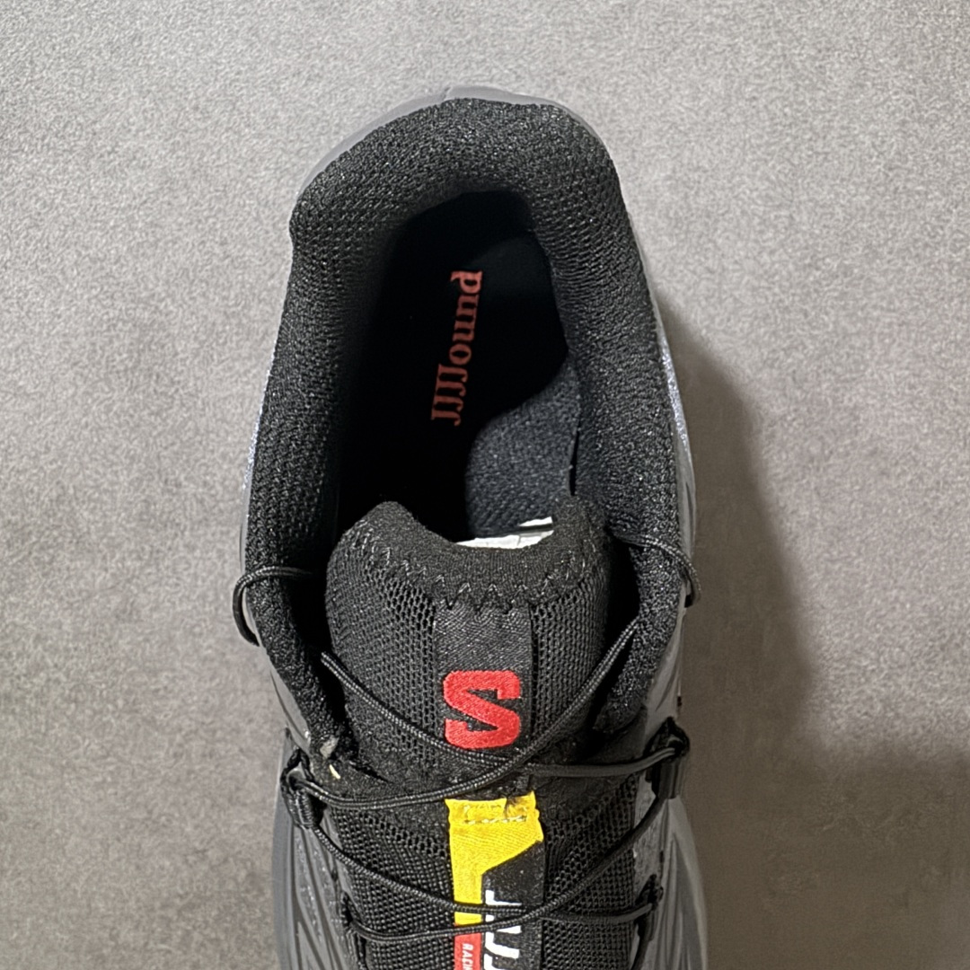 图片[6]-【公司级】 Salomon XT-6 一代 萨洛蒙复古潮流户外机能登山跑鞋 491303 纯原外贸平台特供订单 耗时半年巨作 全套原纸板楦头开发 原厂特供网布配套加持 确保原汁原味 完美呈现版型 原档数据独家私模五层组合大底 原装Ortholite轻量化鞋垫 中底布带钢印编号 原厂TPU锁扣 进口港宝加持 后跟自然饱满 还原公司包裹性 鞋面以“锯齿”状的包裹系统呈现 在基色底之下加入了各种色点缀 将公司的最新技术和时尚前卫的造型融入耐用的长跑款式中 鞋面由 TPU 薄膜制成 并焊接在高耐磨网眼上 使其既时尚又坚固 由 ACS底盘支撑 可增强稳定性和支撑力 以及由橡胶凸耳 Contragrip外底覆盖的 EVA 缓冲中底 旨在应对崎岖的地形 鞋舌上的彩色Salomon 标签、Quicklace 系统以及鞋头、鞋舌和鞋跟上的附加品牌使细节更加完美 让穿着者可以轻松驾驭户外与通勤下的任何运动生活场景 无缝鞋身户外随意纵横 颜值与脚感兼备 出街通勤 绝对非常吸睛 你值得拥有 尺码：36 36.5 37.5 38 38.5 39 40 40.5 41 42 42.5 43 44 44.5 45-选品中心